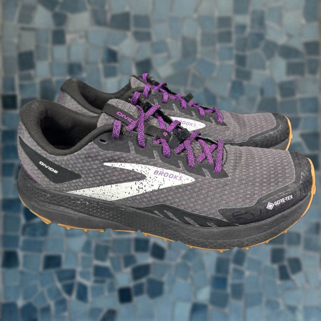 Brooks Brooks Divide 4 Women's 10.5B Blackened Pearl GTX GTS Running Sneaker Nike? Size US 9 / IT 39 - 1 Thumbnail