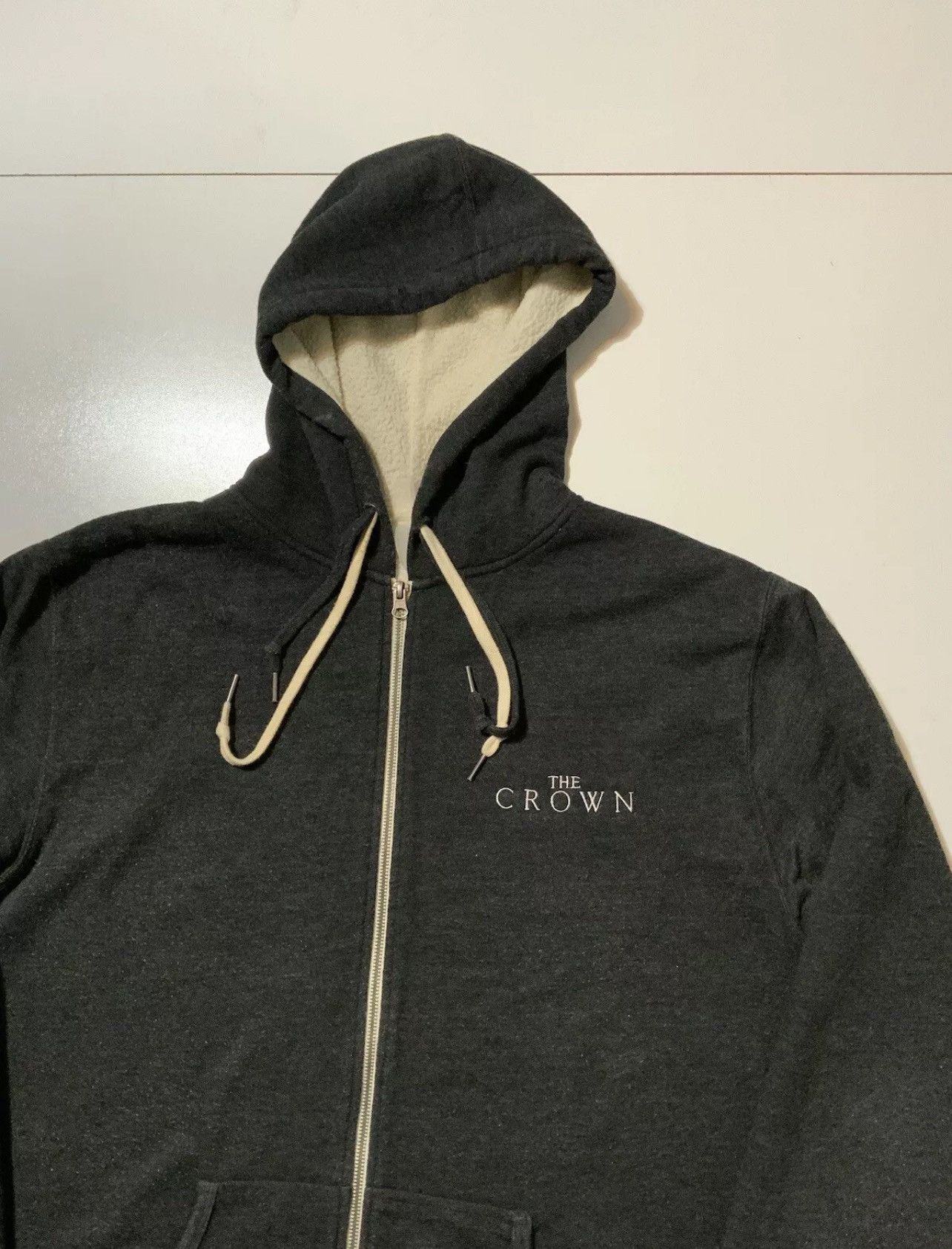 Other Netflix The Crown Sherpa Fleece Line Historical Drama Hoodie Size US L / EU 52-54 / 3 - 3 Thumbnail