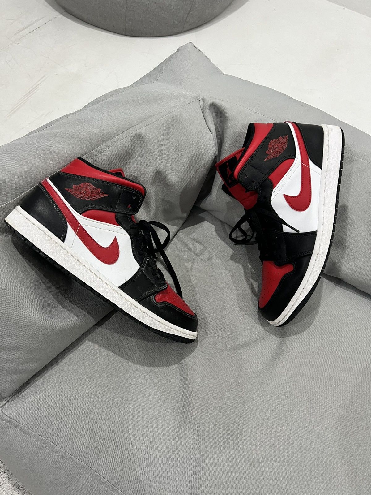 Jordan Brand × Nike 🩸RARE🩸Nike Air Jordan Mid White Black Red Shoes Size US 11 / EU 44 - 1 Thumbnail