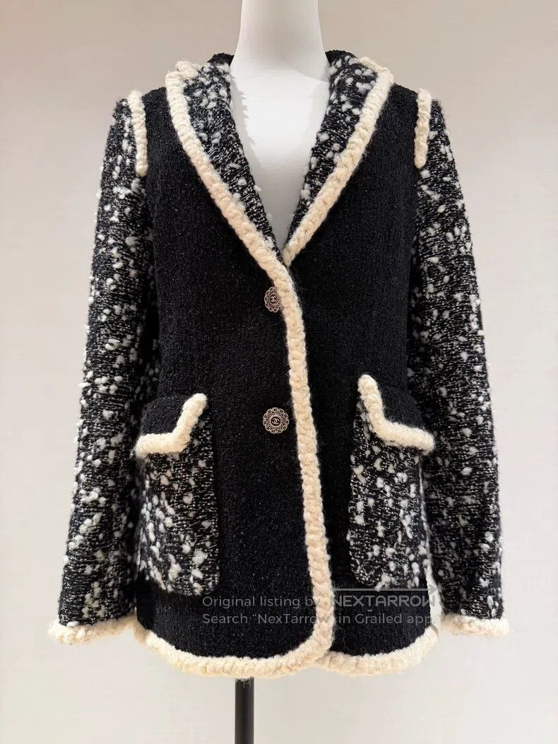Other Chanel 19K snow series black and white tweed jacket Size XS / US 0-2 / IT 36-38 - 1 Thumbnail