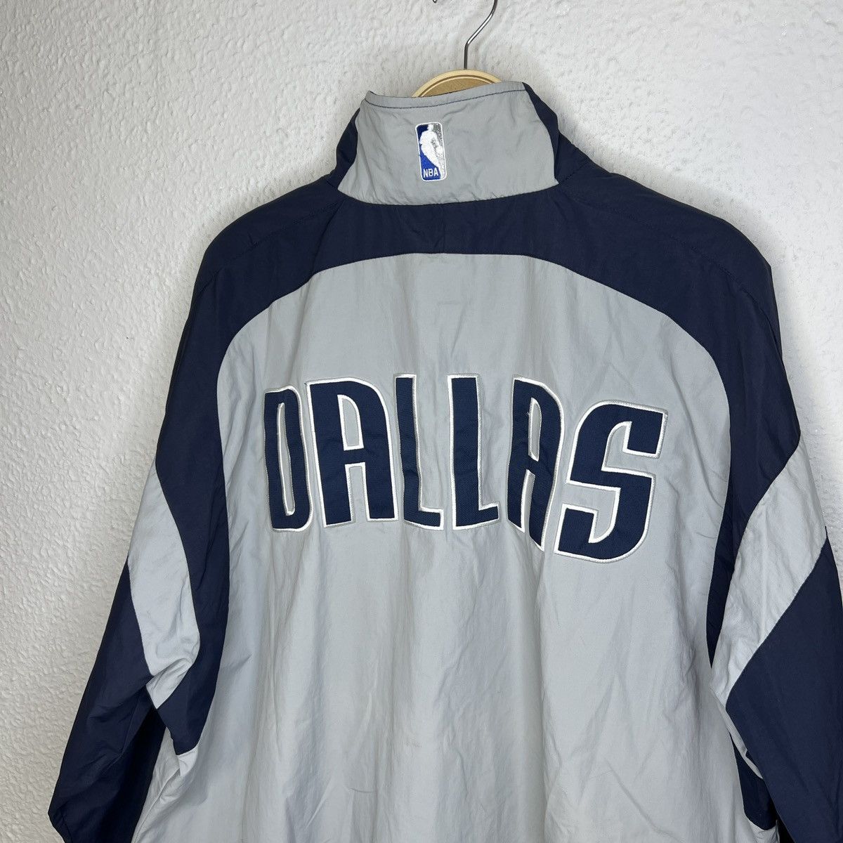 NBA Vintage NBA Nylon Jacket Navy Grey Dallas Mavericks Size US XXL / EU 58 / 5 - 10 Thumbnail