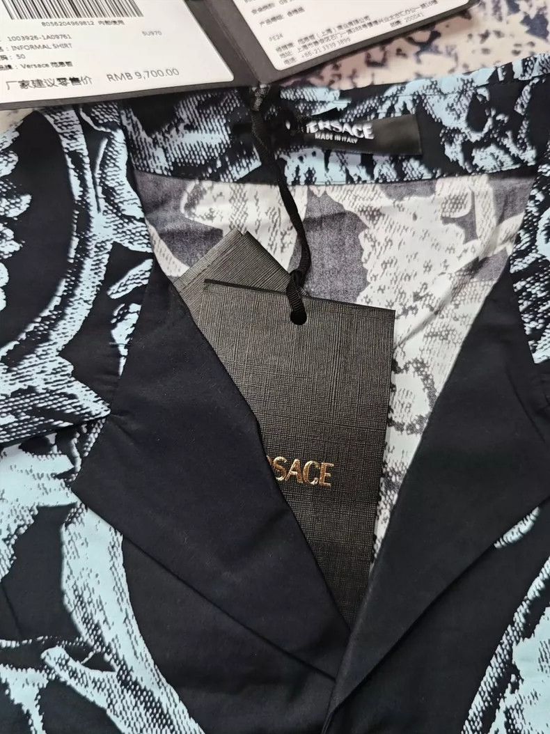 Versace Versace Patterned print lapel single-breasted short-sleeve Size US M / EU 48-50 / 2 - 4 Thumbnail