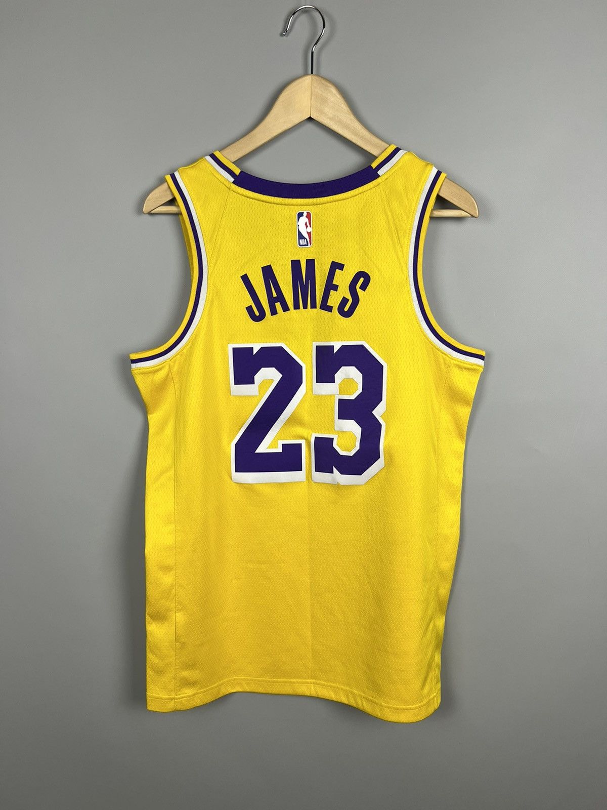 Nike Los Angeles Lakers Lebron James 23 Jersey Size US M / EU 48-50 / 2 - 8 Thumbnail