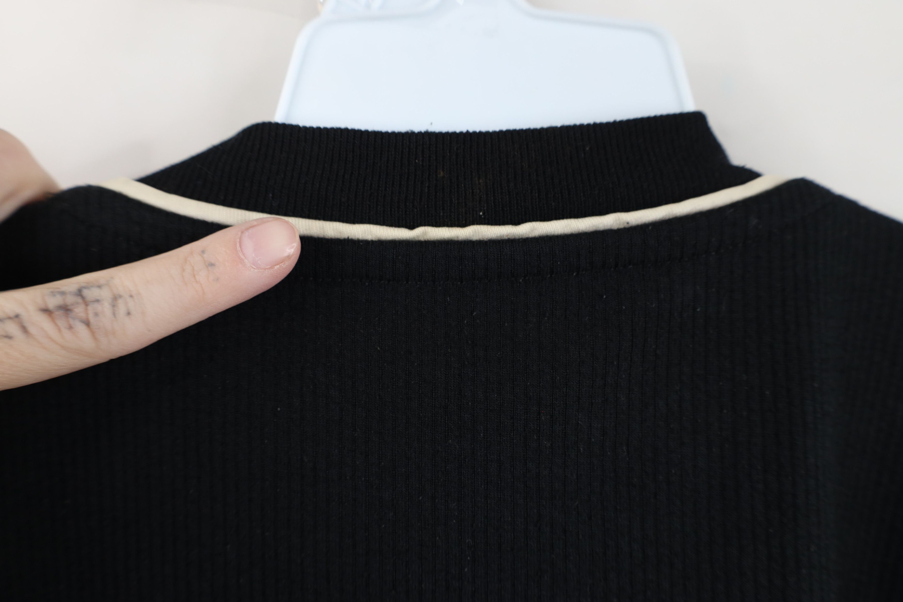 Reebok Vintage 90s Reebok Spell Ribbed Knit V-Neck T-Shirt Black Size US M / EU 48-50 / 2 - 9 Thumbnail