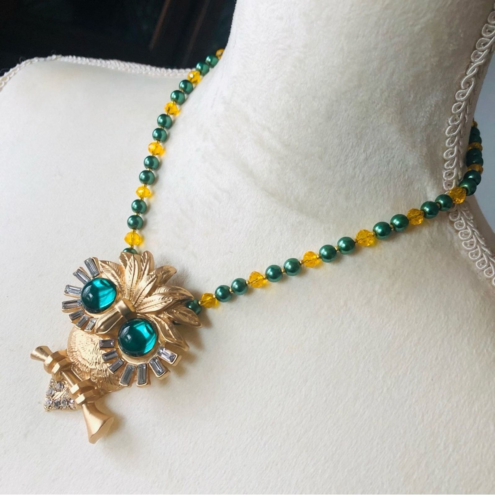 Handmade Handcrafted repurpose emerald eye large owl Pearl necklace Size ONE SIZE - 5 Thumbnail