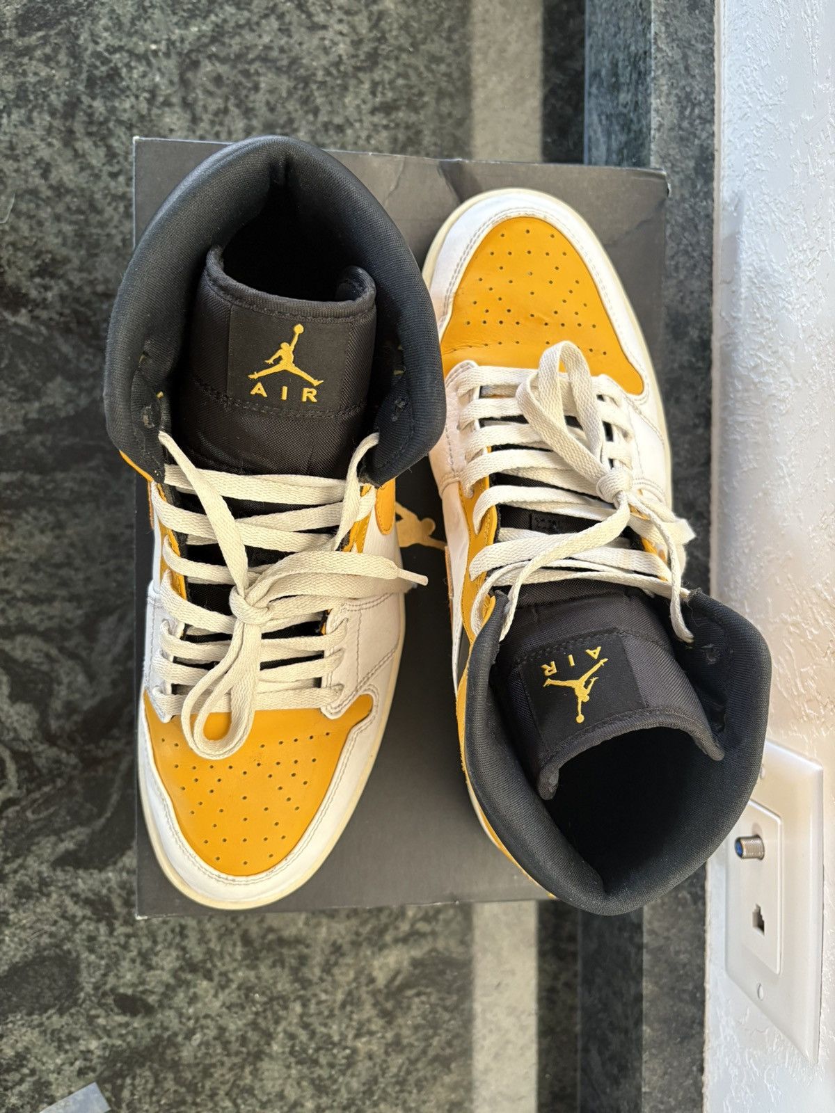 Nike Air Jordan 1 Mid University Gold | Size 10 Size US 10 / EU 43 - 5 Thumbnail