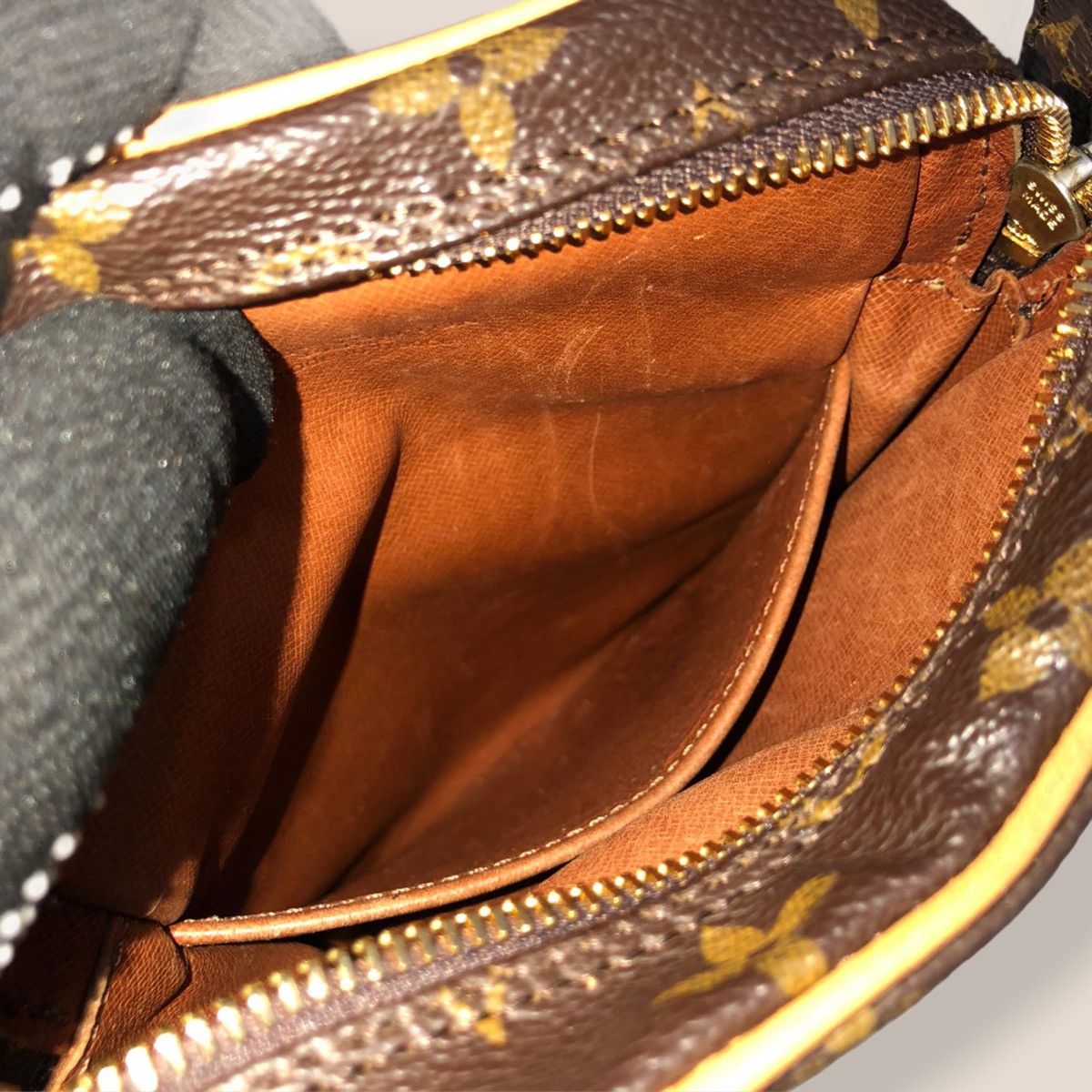 Louis Vuitton ‼️YES‼️ LOUIS VUITTON MONOGRAM DANUBE CROSSBODY SLING BAG Size ONE SIZE - 11 Thumbnail