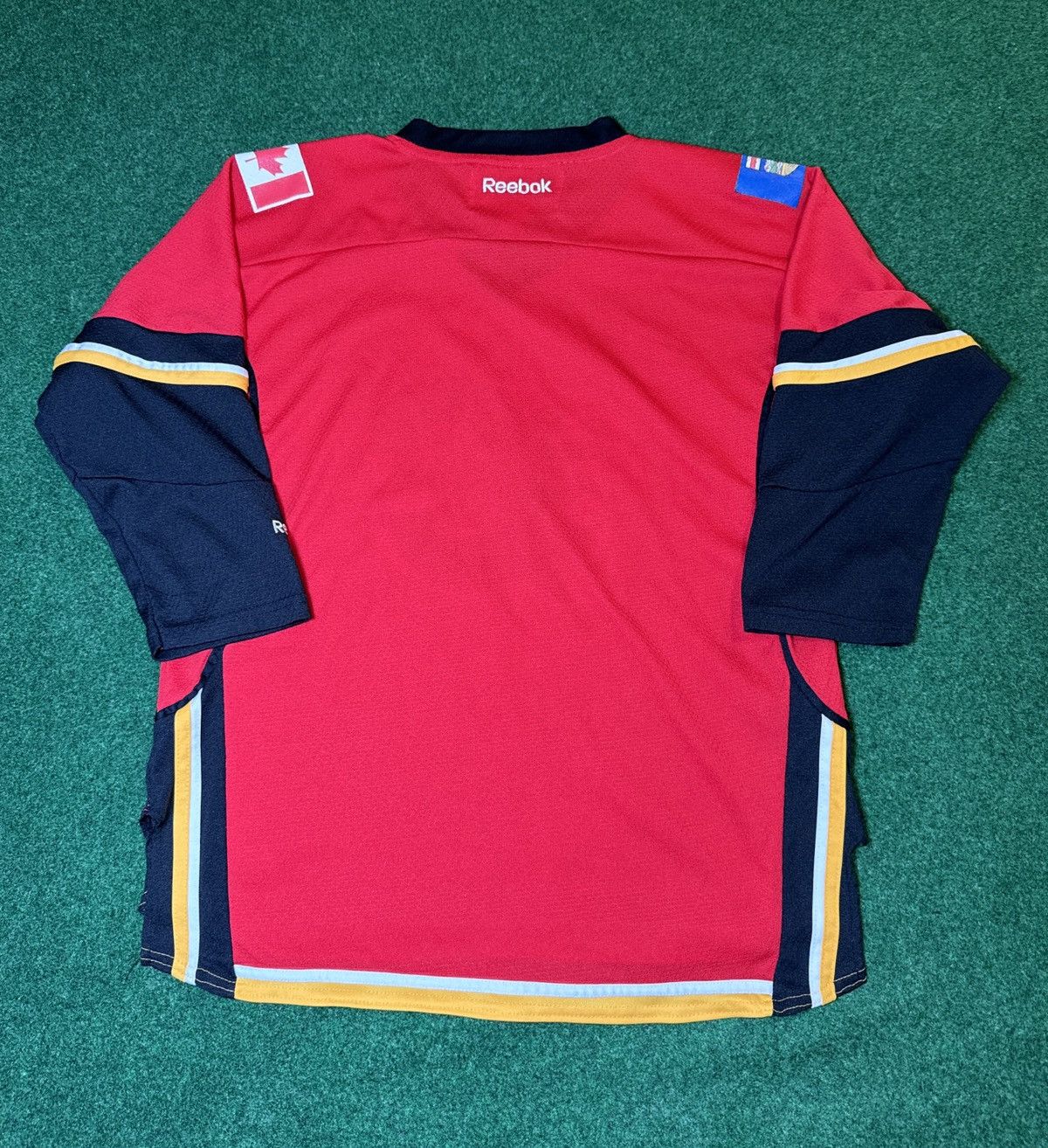 NHL × Reebok × Vintage Calgary Flames Reebok NHL Small Red Hockey Jersey Size US S / EU 44-46 / 1 - 4 Thumbnail