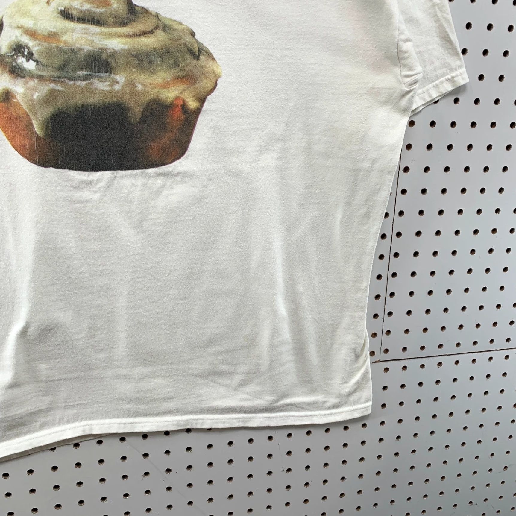 Hanes VINTAGE Nike Cinnamon Rolls Shirt Mens XL White Bakery Tee Short Sleeve Cinnabon Size US XL / EU 56 / 4 - 5 Thumbnail