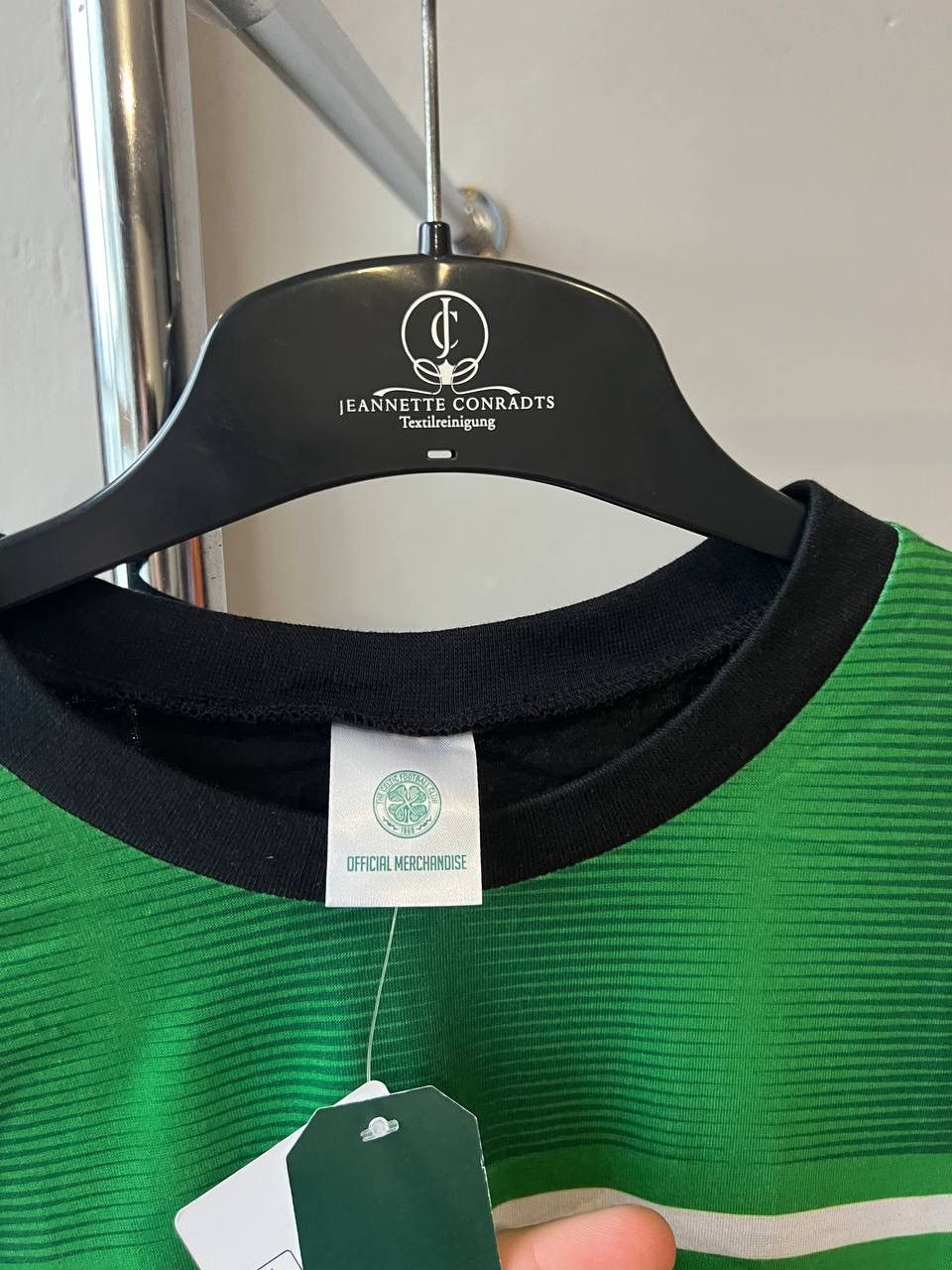 Vintage NEW! CELTIC FC OFFICIAL MERCHANDISE SOCCER LONG SLEEVE SZ S Size US S / EU 44-46 / 1 - 6 Thumbnail