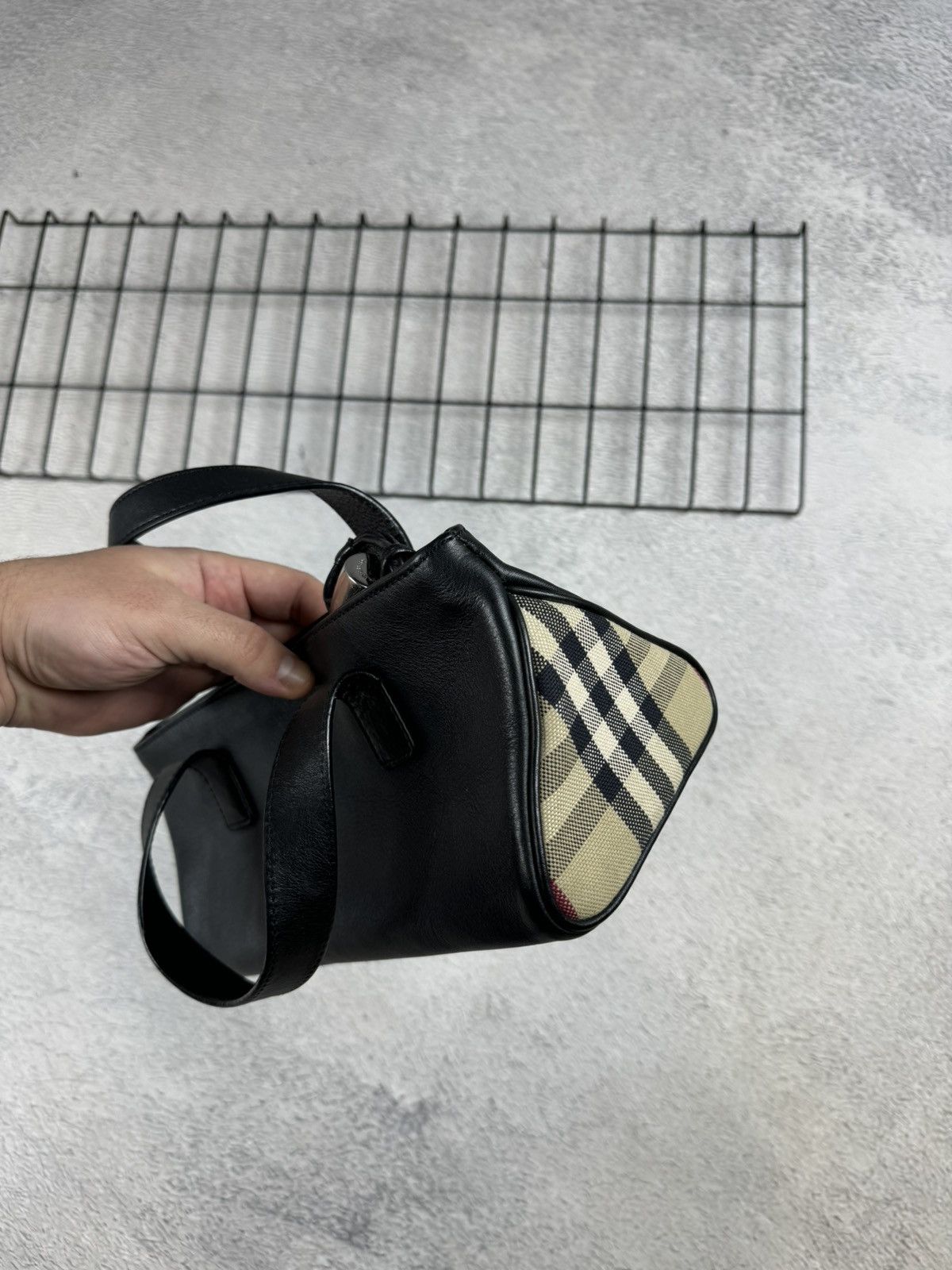 Burberry × Vintage Rare Burberry Leather vintage horn toggle small bag Size ONE SIZE - 16 Thumbnail