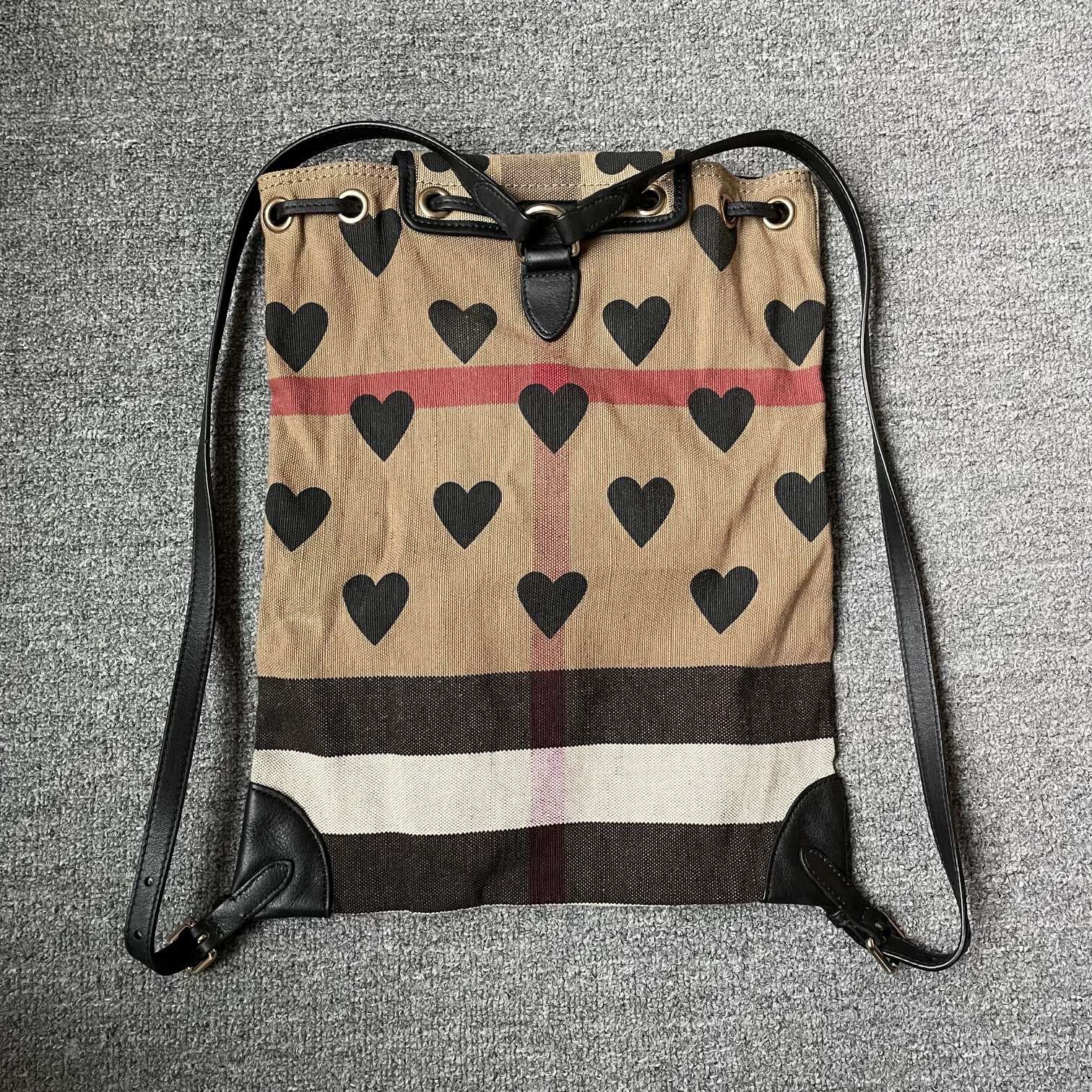 Burberry Burberry Heart Backpack 98 32x39 Slight Flaws Size ONE SIZE - 2 Thumbnail
