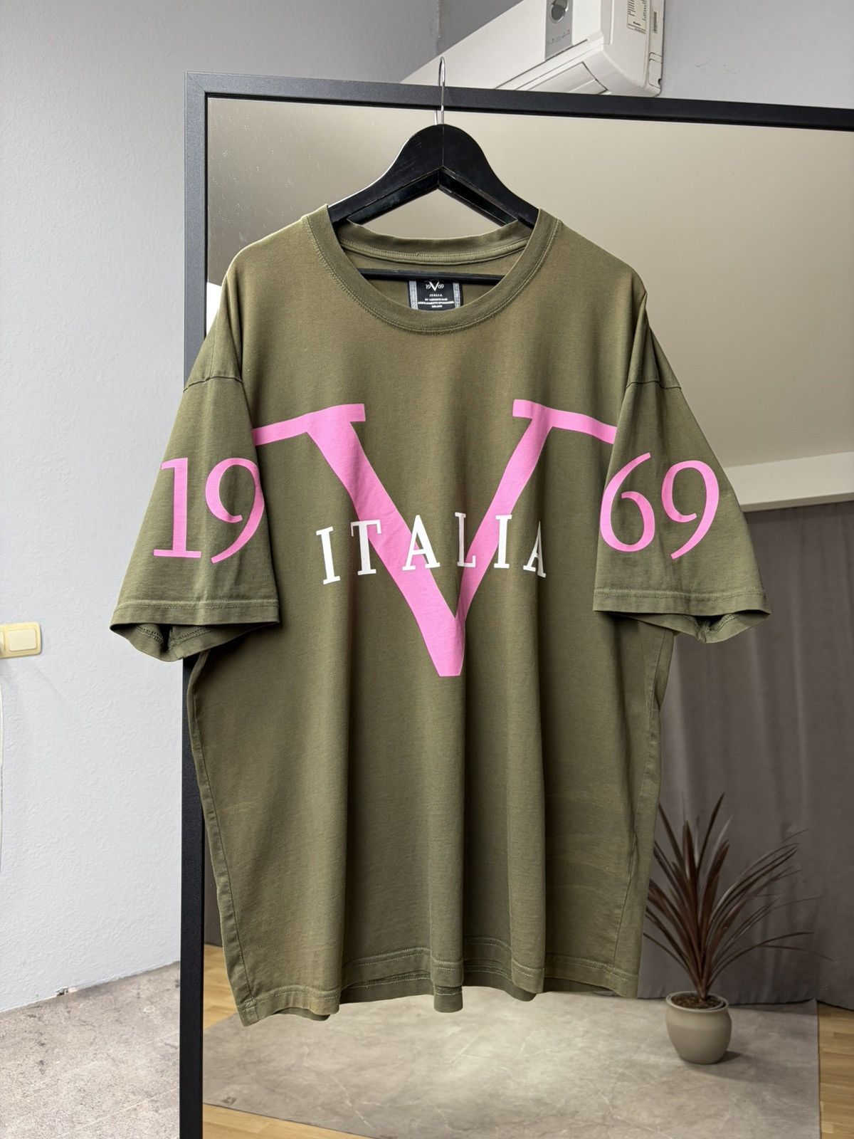 Versace Versace V Italia 1969 Tee Big Logo Luxury Streetwear Y2K Size US XXL / EU 58 / 5 - 1 Thumbnail