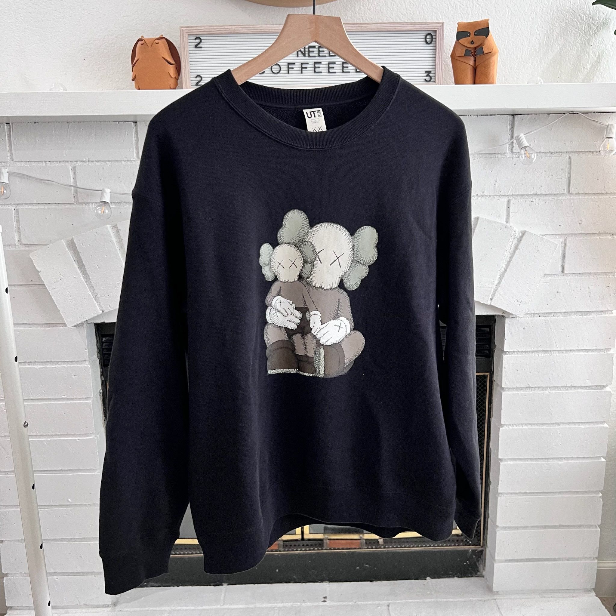 Uniqlo Uniqlo Kaws UT Graphic Black Crewneck Sweatshirt Pullover Size US L / EU 52-54 / 3 - 1 Thumbnail