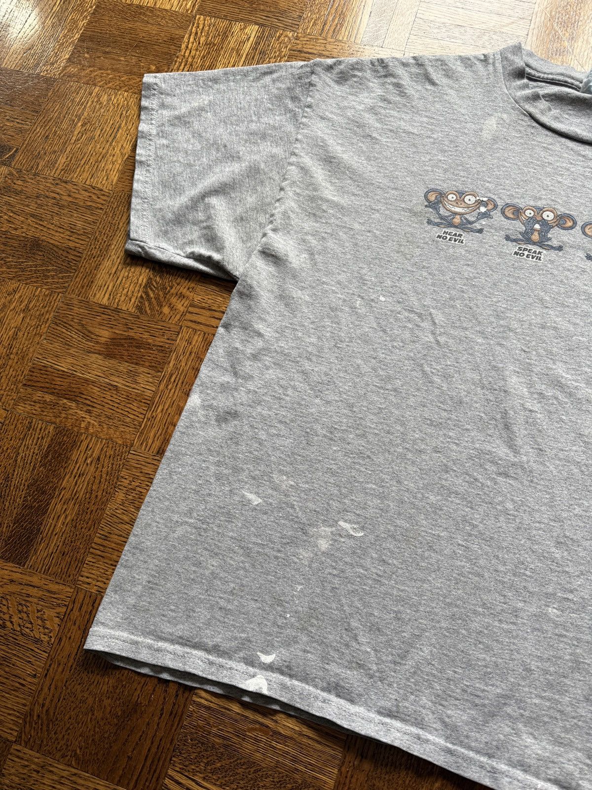 Japanese Brand Vintage Y2K Monkey Hear No Evil Painter Graphic Tee Size US L / EU 52-54 / 3 - 4 Thumbnail