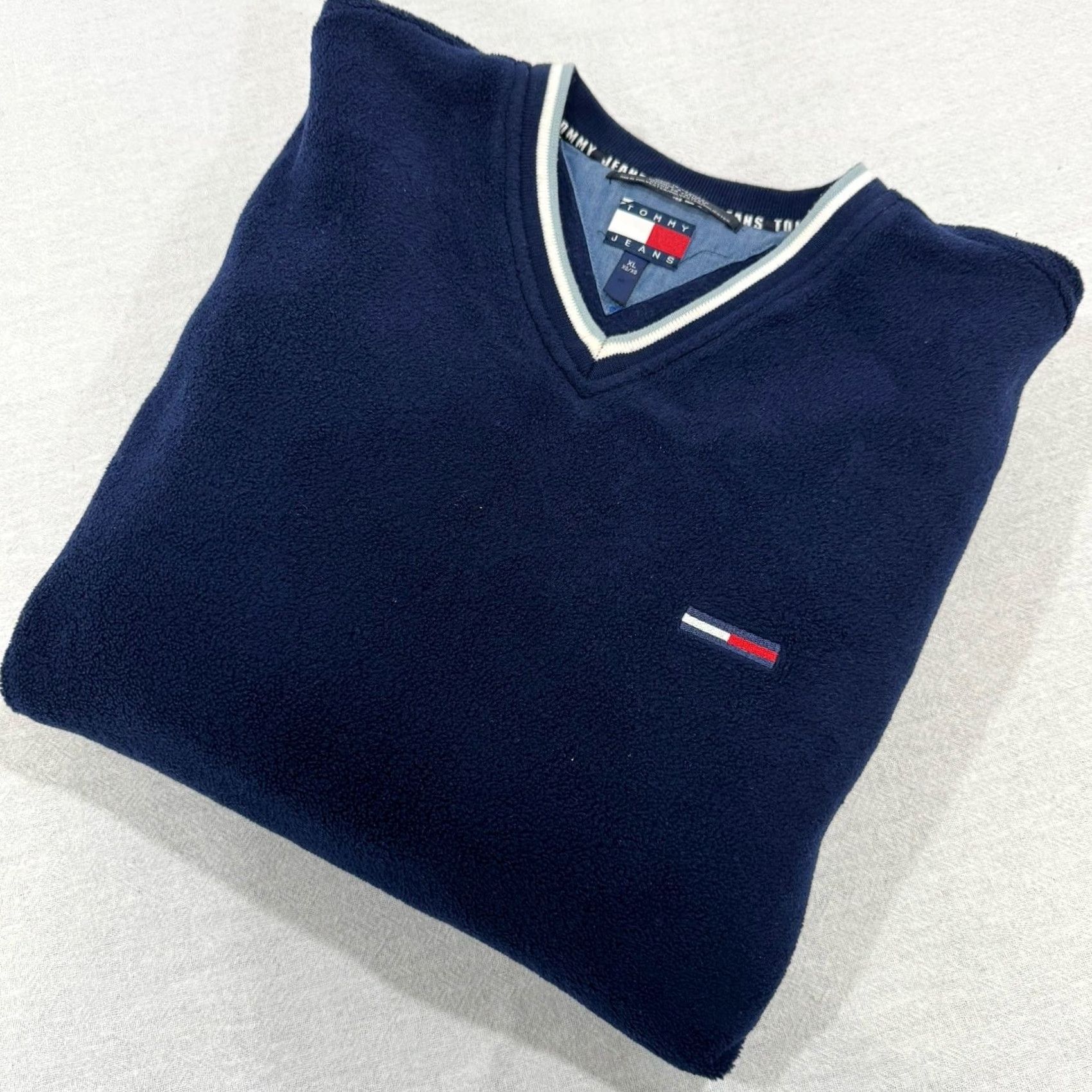 Tommy Hilfiger VINTAGE Tommy Hilfiger Sweatshirt Pullover Blue XL Mens Crew Neck Logo 90s Fashion Streetwear Size US XL / EU 56 / 4 - 7 Thumbnail