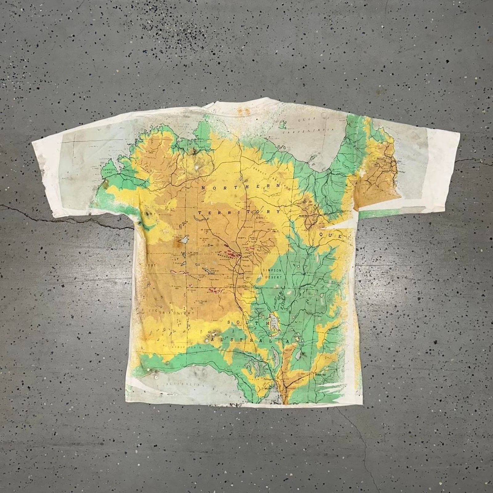 Other VTG 1990s Distress Australian gold AOP map tee Size US L / EU 52-54 / 3 - 8 Thumbnail