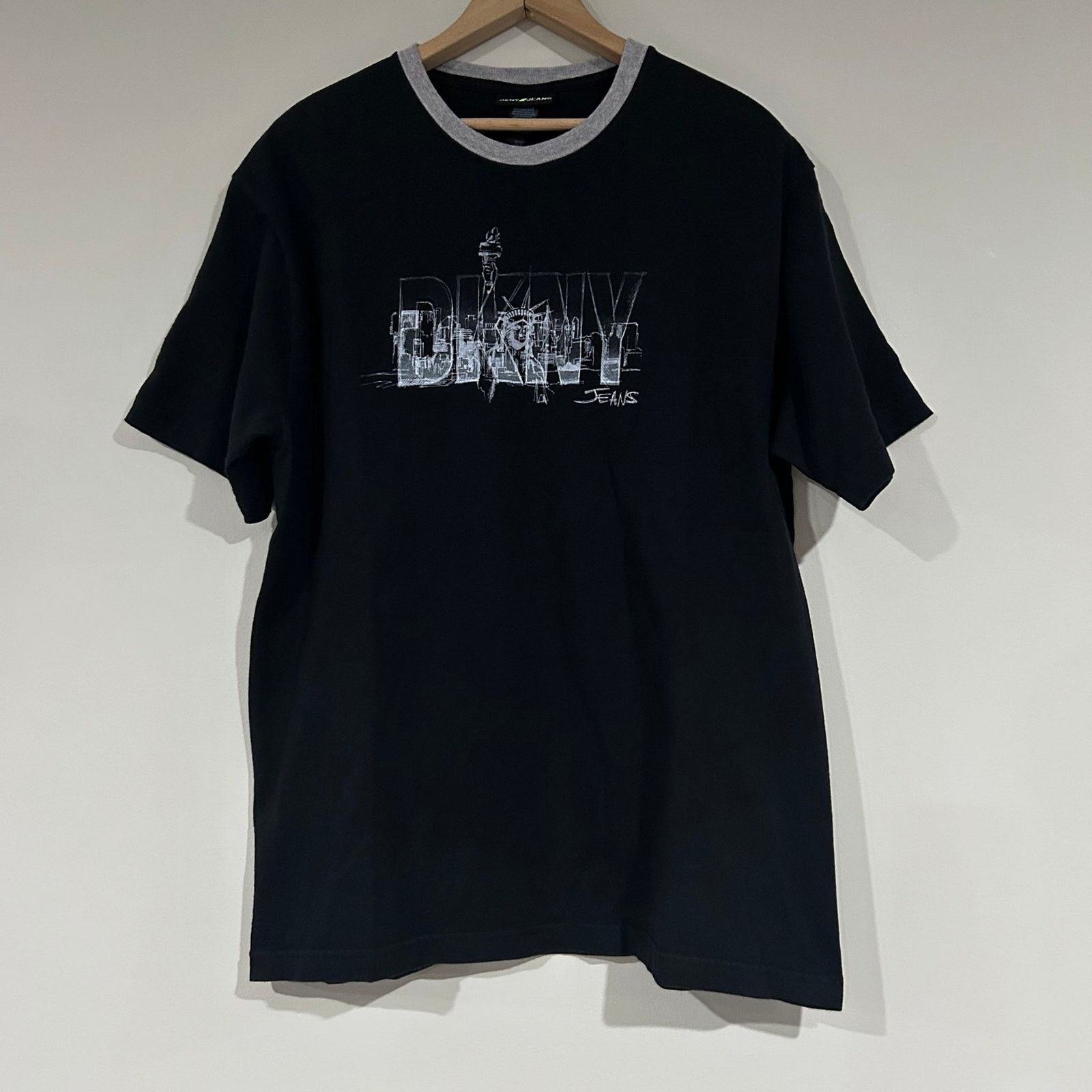 DKNY Vintage DKNY Statue Of Liberty Tee Shirt Size US L / EU 52-54 / 3 - 1 Thumbnail