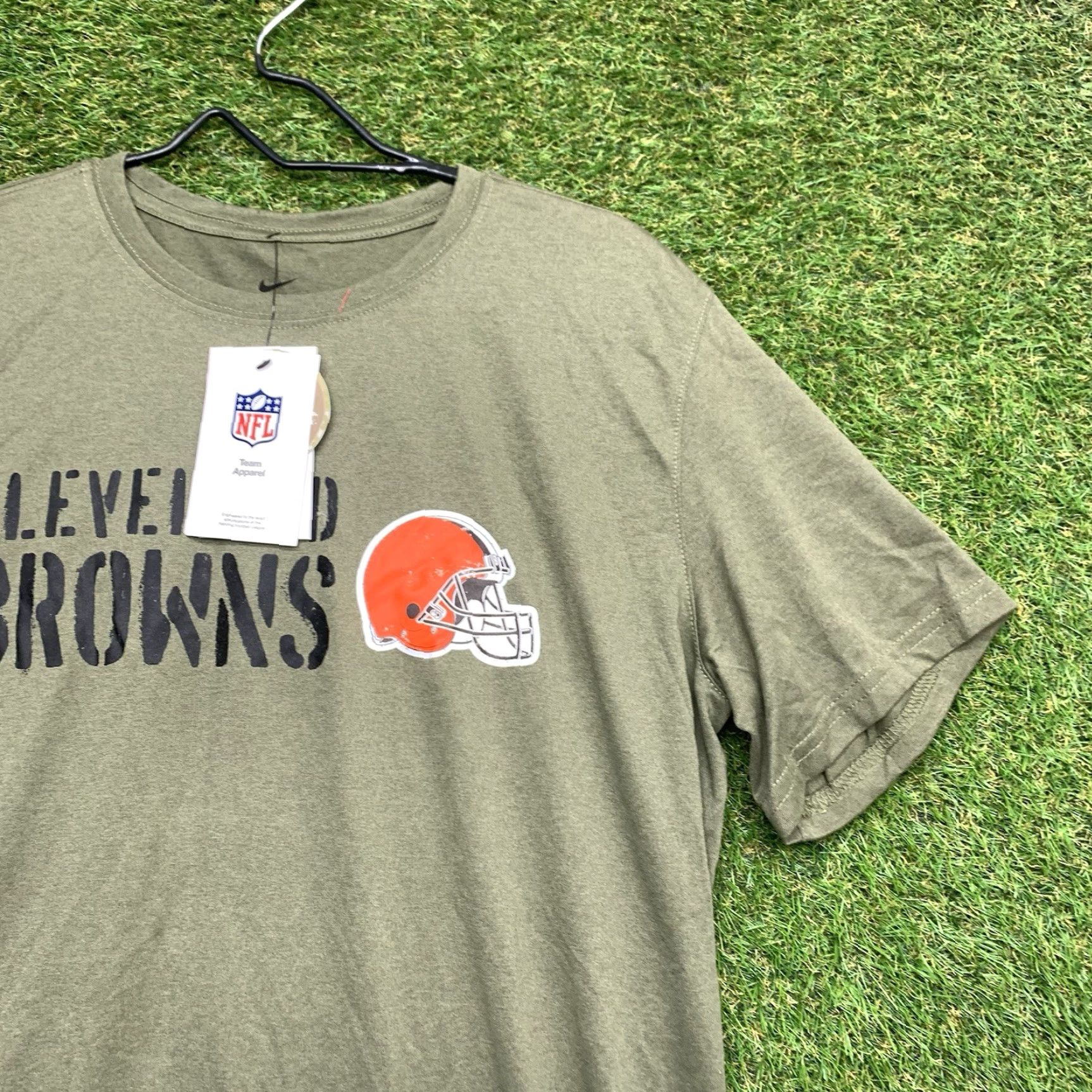 Nike Cleveland Browns Nike Salute to Service Shirt Mens Large Nike Tee Dri Fit NWT Size US L / EU 52-54 / 3 - 3 Thumbnail