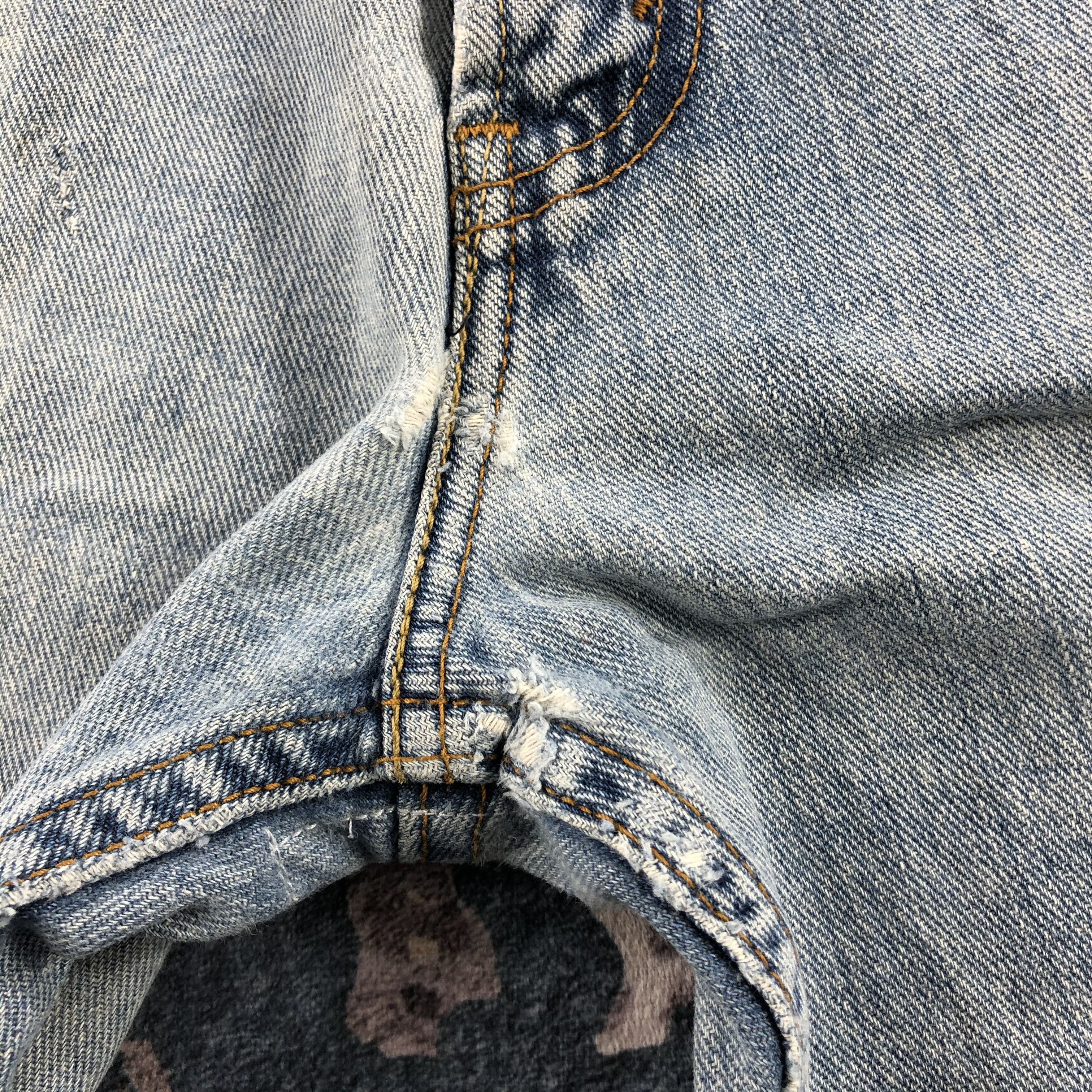 Levi's × Vintage Vintage Light Wash Levis 505 Jeans-JM2493 Size US 35 - 11 Thumbnail