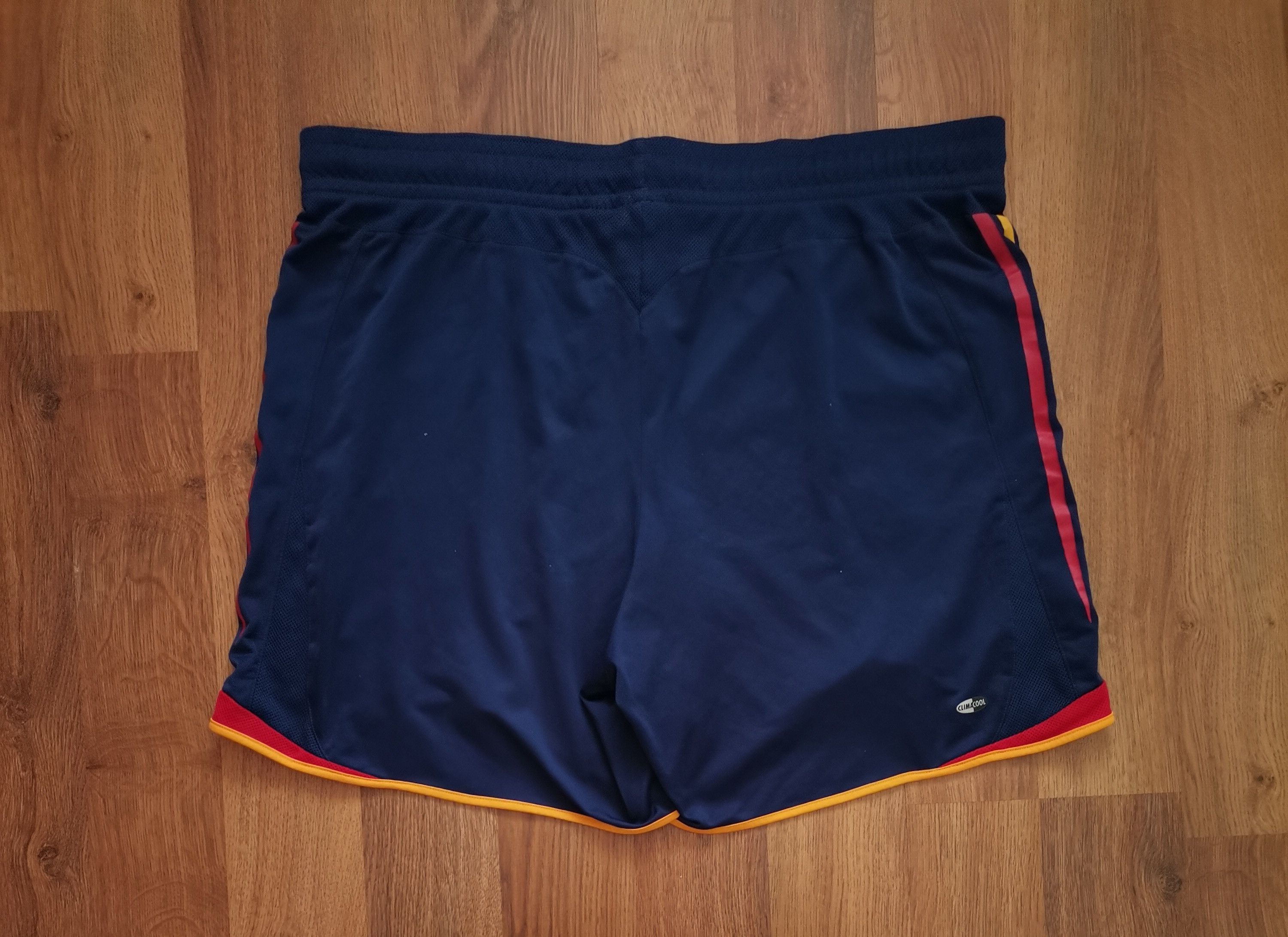 Adidas Vintage Adidas Spain Shorts Size US 36 / EU 52 - 3 Thumbnail