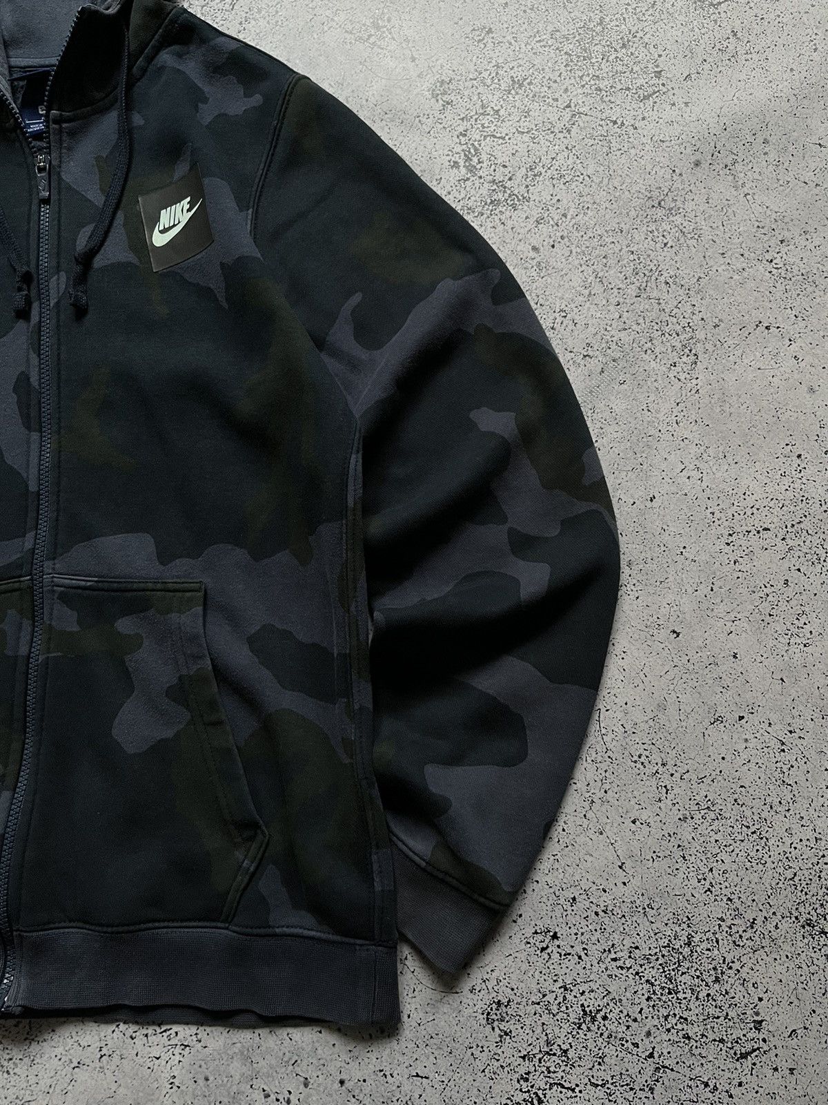 Nike Vintage Nike Boxy Fit Zip Up Hoodie Camo Embroidered Y2K USA Size US S / EU 44-46 / 1 - 2 Thumbnail