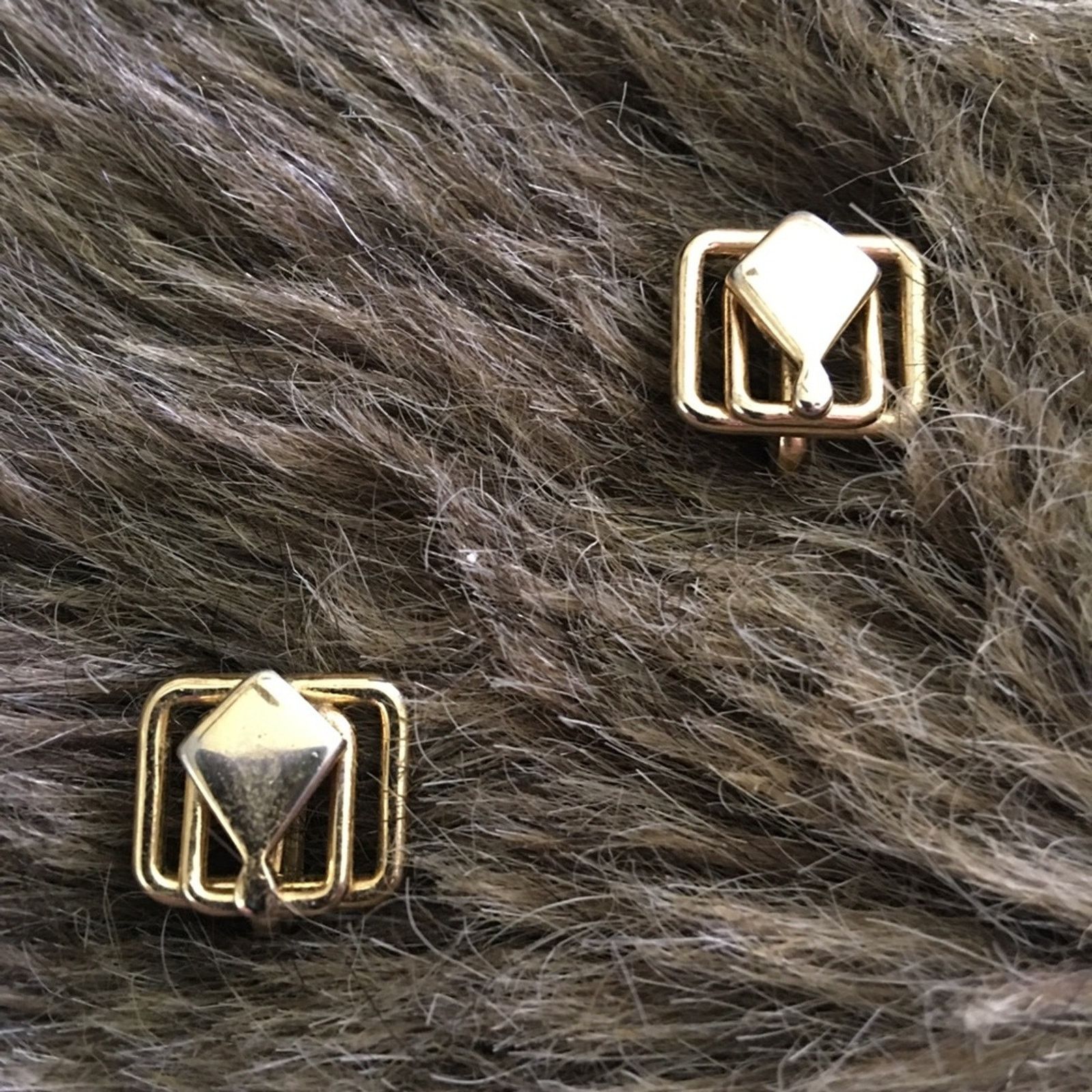 Vintage Vintage 50s gold tone screw back clip earrings Size ONE SIZE - 1 Thumbnail