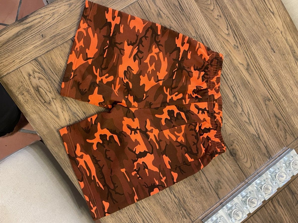 Supreme Supreme Small Box Sweatshort “Bright Orange Camo” size L Size US 36 / EU 52 - 2 Thumbnail