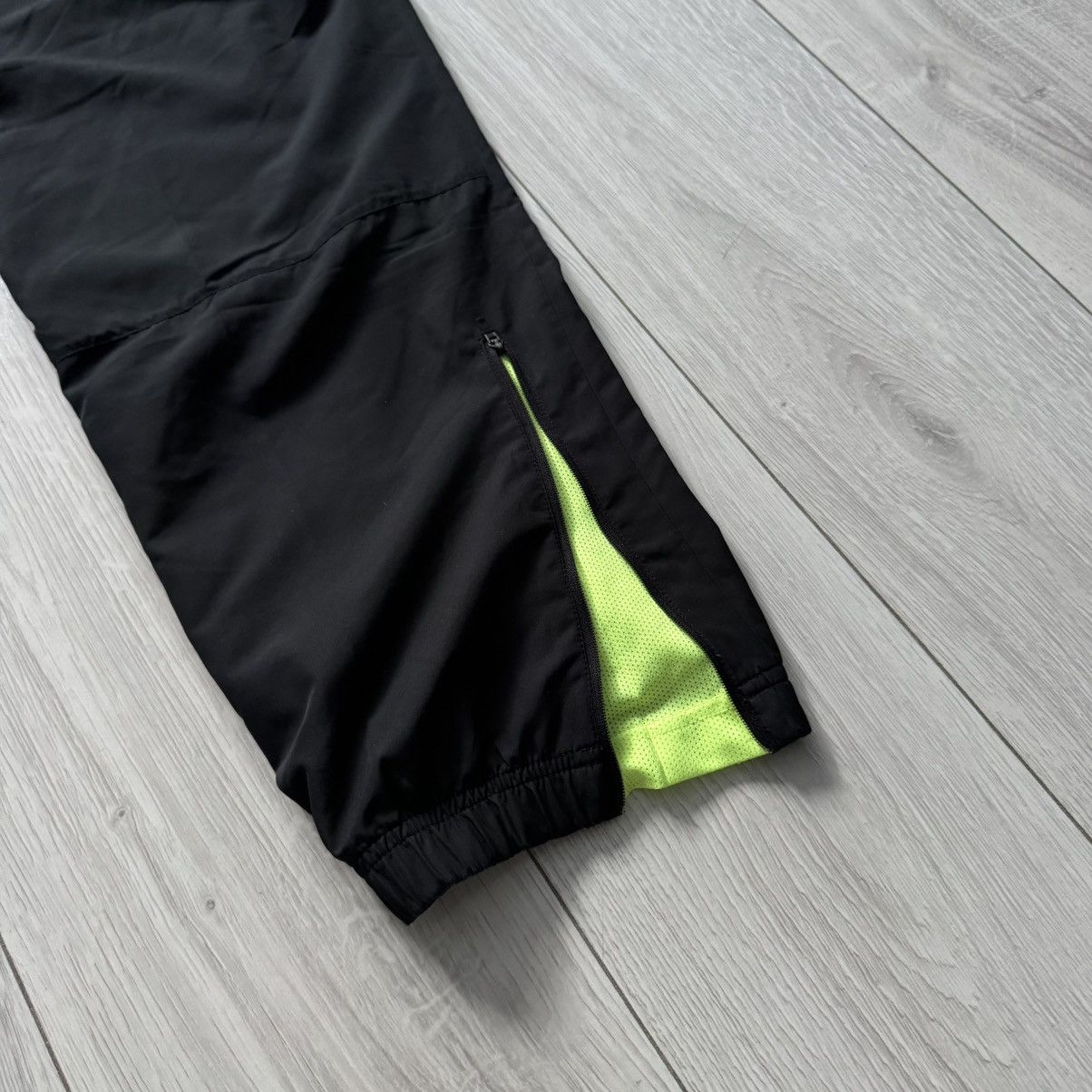 Nike Vintage nike track pants y2k gorpcore sweatpants parachute Size US 32 / EU 48 - 4 Thumbnail