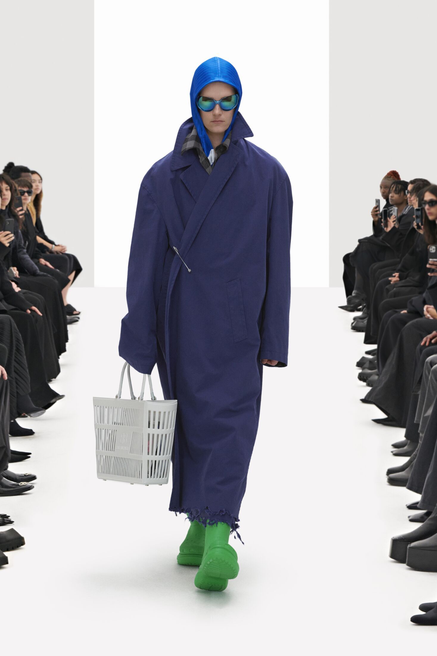 Balenciaga Spring 22 Clones Runway Safety Pin Wrap Car Coat Size 2 Size US M / EU 48-50 / 2 - 15 Thumbnail