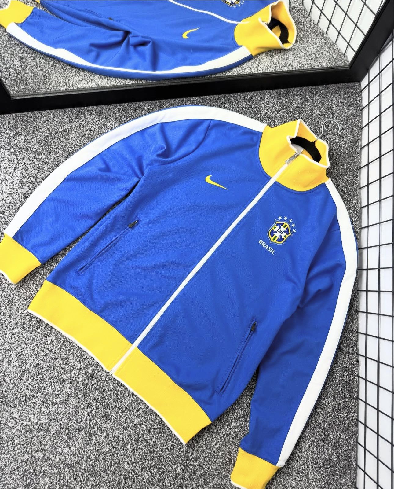 Vintage Vintage Nike Brazil track jacket Brasil size M blue logo Size US M / EU 48-50 / 2 - 3 Thumbnail