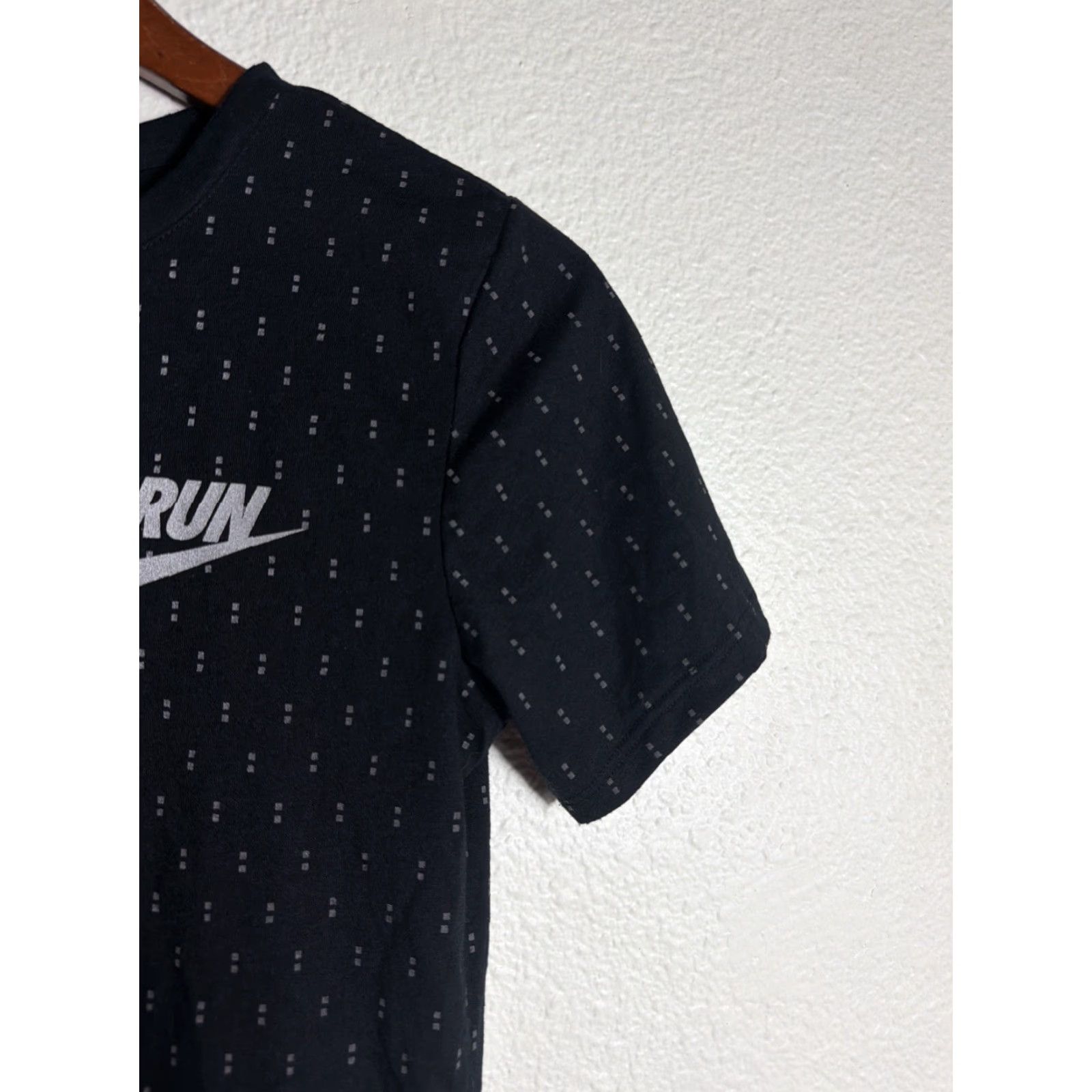 Nike NIKE Women's Running Training T-Shirt Black Small Digi Dot Reflective Shirt Size S / US 4 / IT 40 - 4 Thumbnail