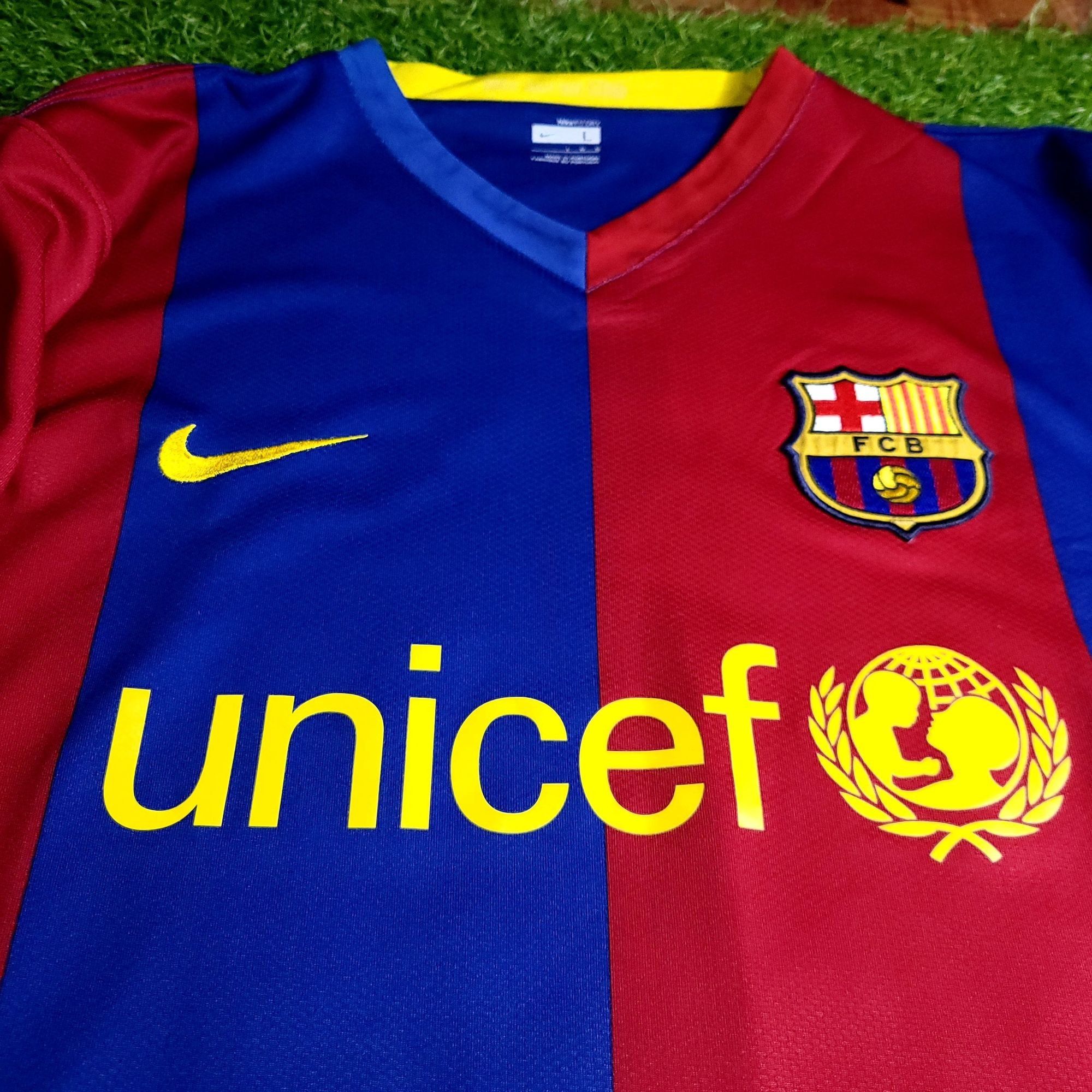 Nike Ronaldinho Barcelona 2006 2007 Soccer Jersey L Size US L / EU 52-54 / 3 - 4 Thumbnail