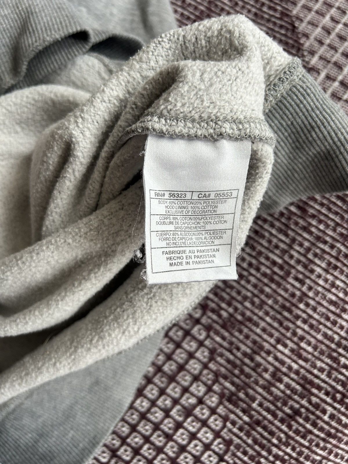 Nike Vintage Nike ATHL Basic Hoodie Small Logo Streetwear Size M Size US M / EU 48-50 / 2 - 7 Thumbnail