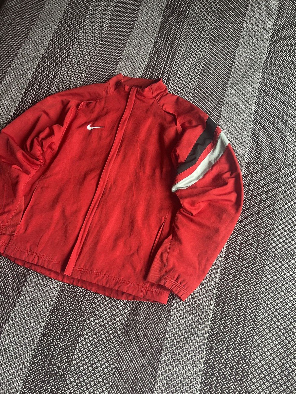 Vintage Vintage Nike Track Jacket Sports Style Red Streetwear SZ L Size US L / EU 52-54 / 3 - 2 Thumbnail