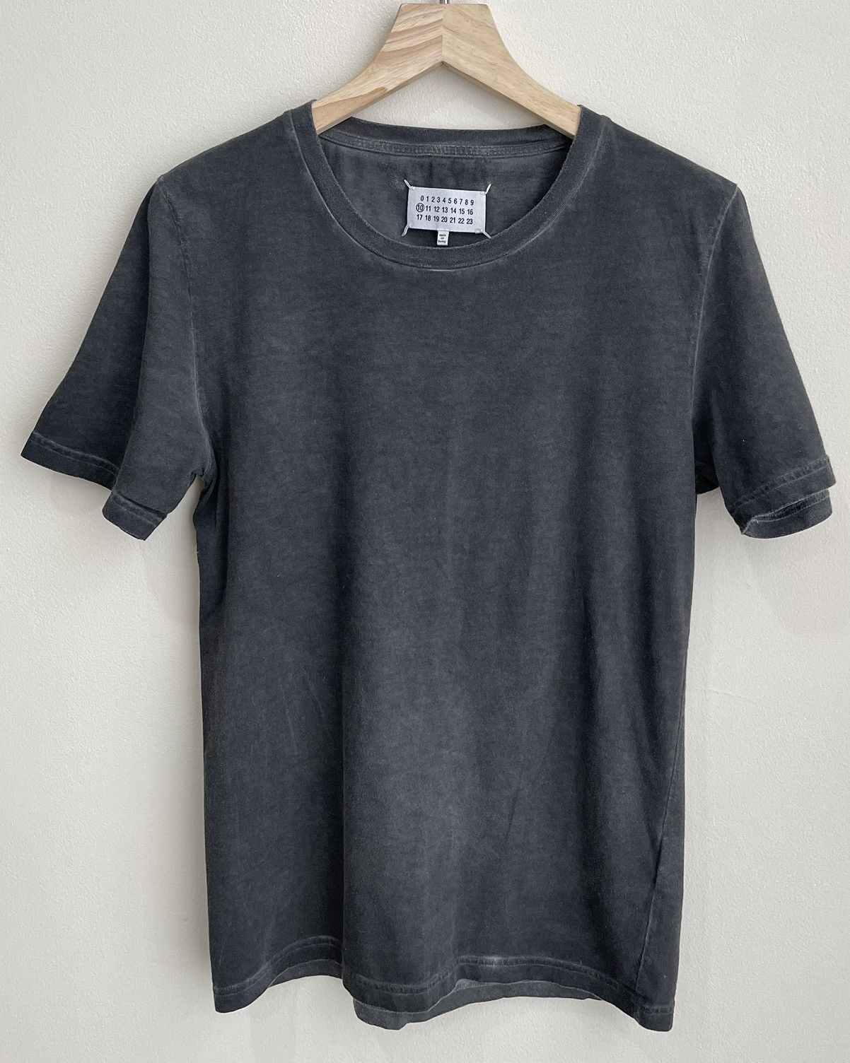 トップス Maison Margiela Garment Dye Logo Tee Maison Margiela RESIN GARMENT DYE T-SHIRT | Grailed