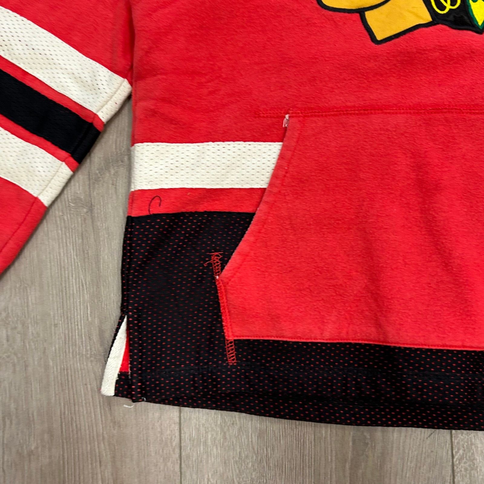 NHL Chicago Blackhawks CCM Hockey Hoodie Youth Boys Large L 14 Size US L / EU 52-54 / 3 - 3 Thumbnail