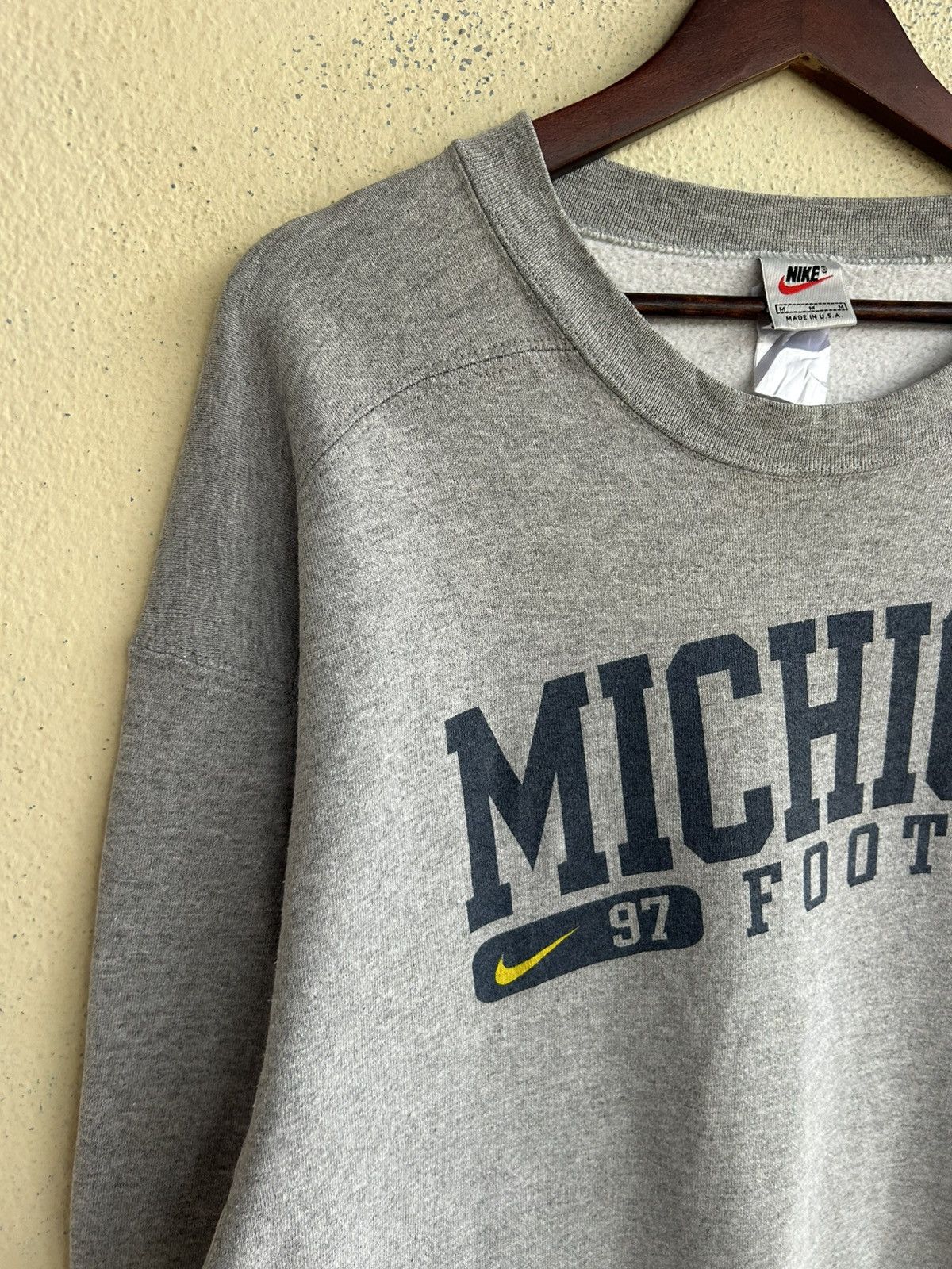 Nike Vintage 90’s Nike White Tag Michigan Football Sweatshirt Size US M / EU 48-50 / 2 - 6 Thumbnail