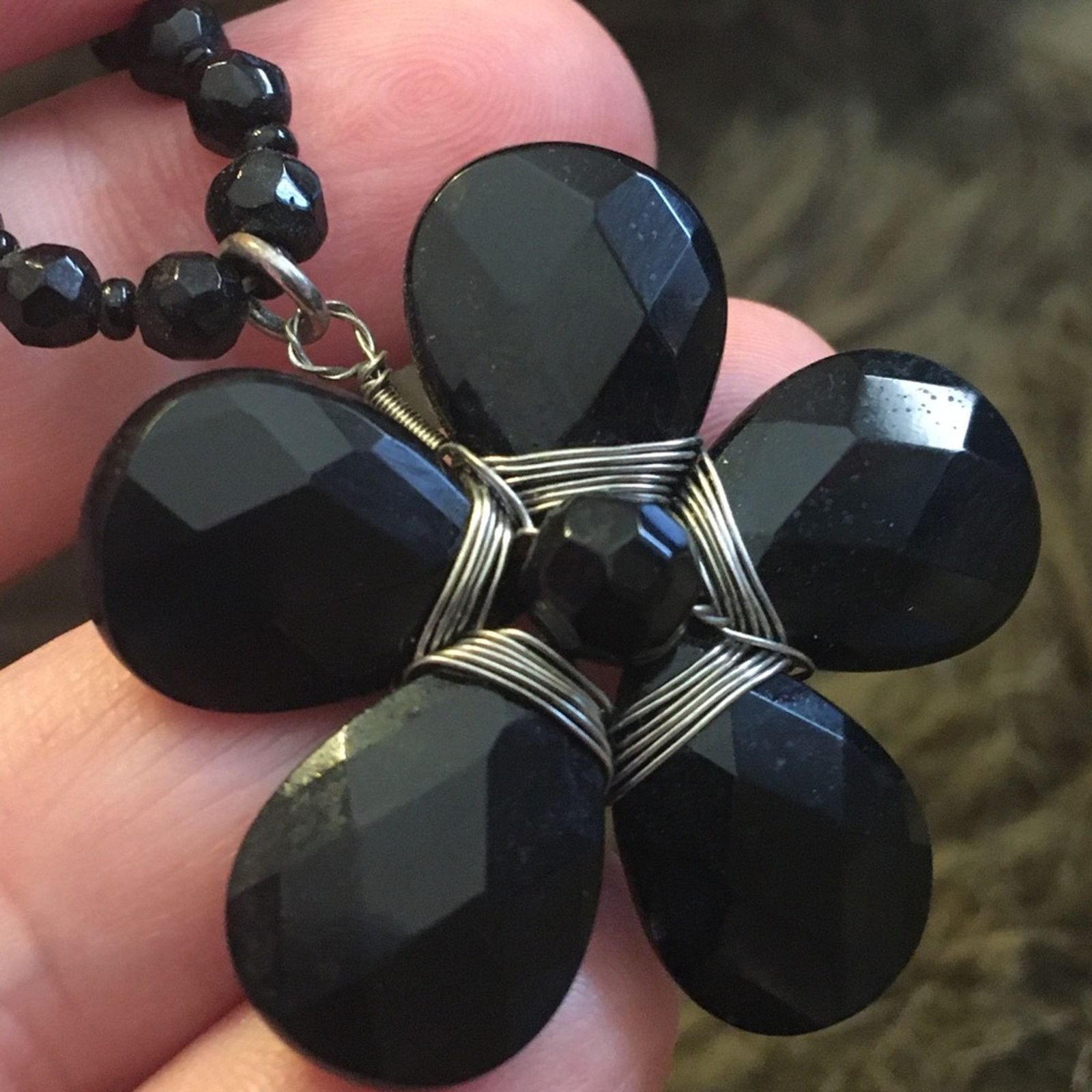 Jewelry Faceted black glass wired floral beaded necklace Size ONE SIZE - 6 Thumbnail