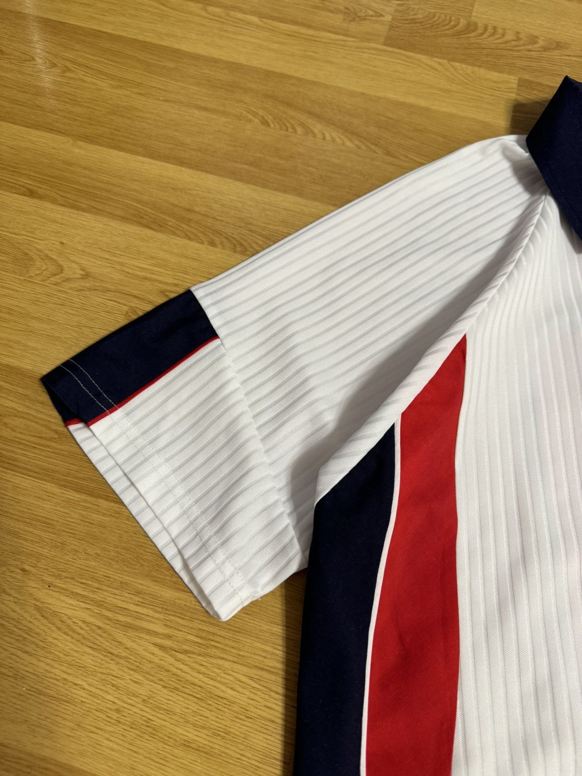 Umbro × Vintage Umbro 1998 England 'World Cup' Home Shirt Owen #20 Size US L / EU 52-54 / 3 - 13 Thumbnail