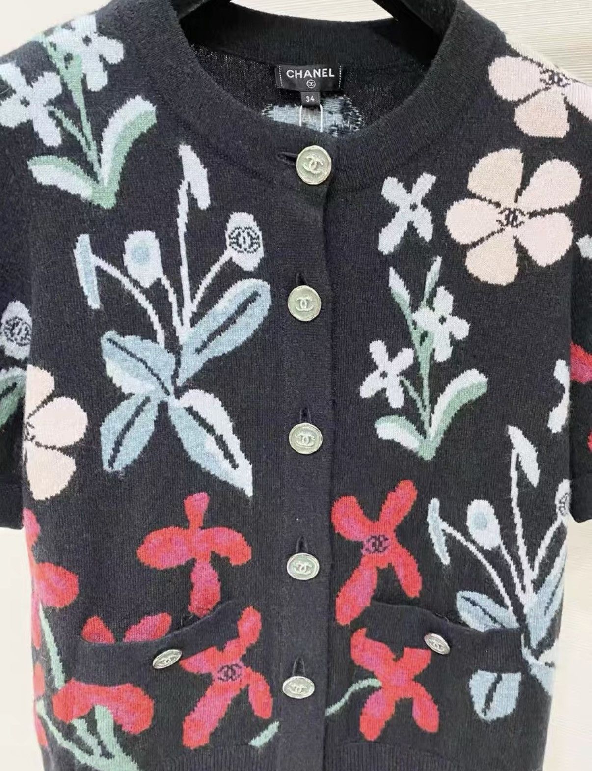 Chanel Chanel Cashmere Knit Top with Floral Detail J33 Size XS / US 0-2 / IT 36-38 - 2 Thumbnail
