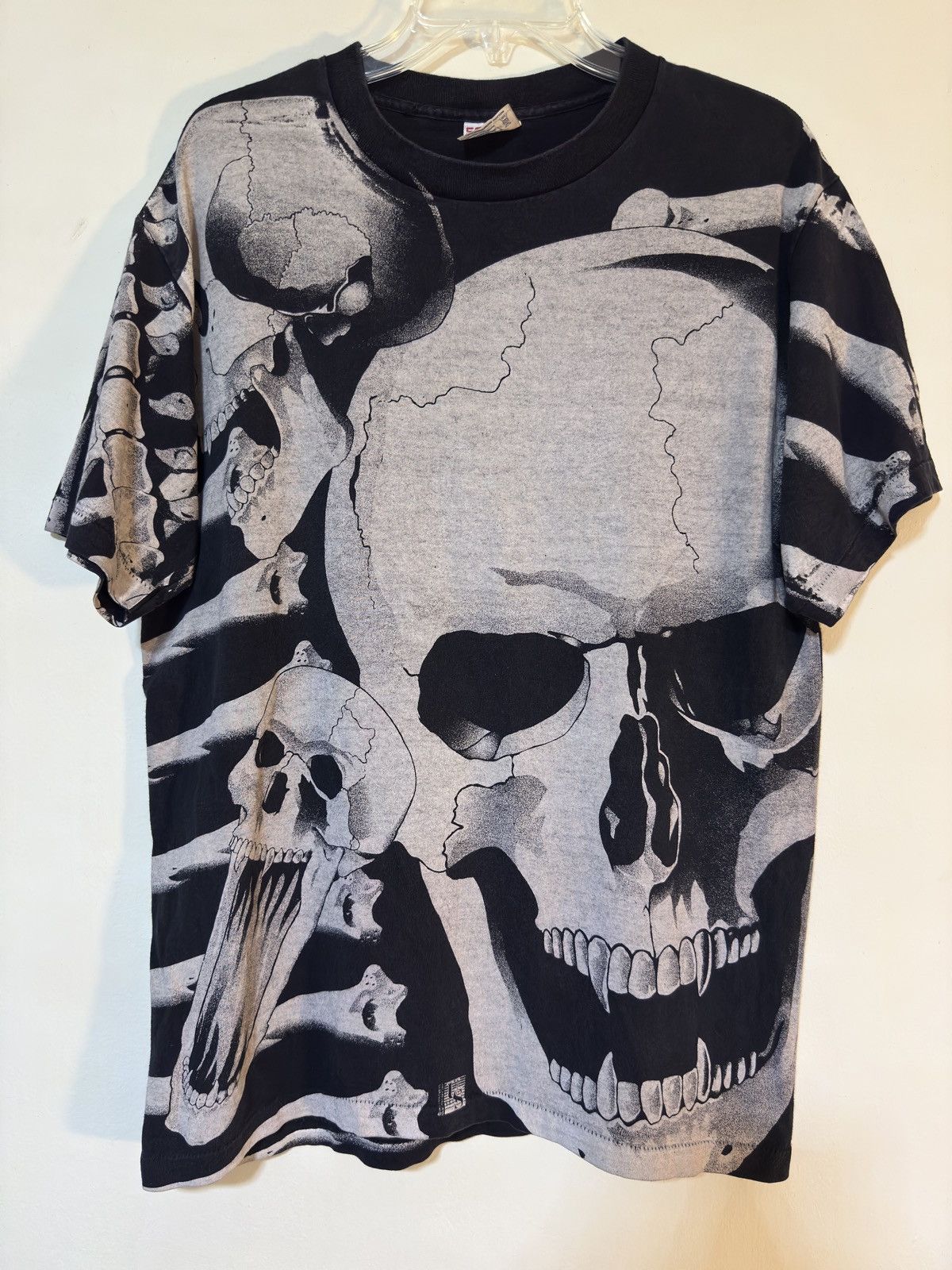 Vintage Vintage Skeleton Skull All Over Print 90s tee Size US L / EU 52-54 / 3 - 1 Thumbnail