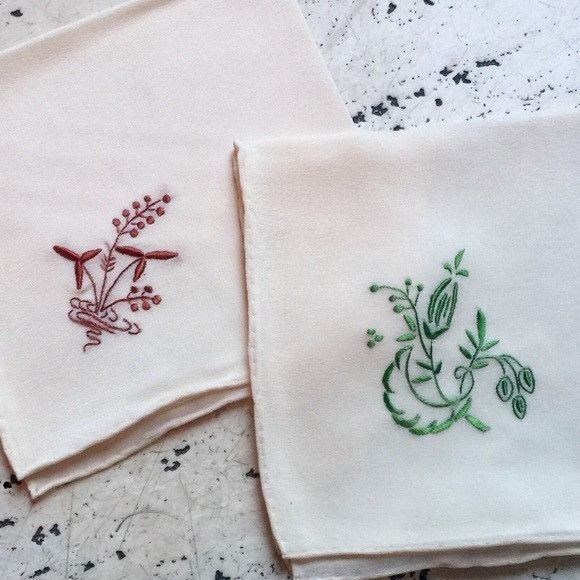 Vintage Two Vintage Embroidered Handkerchiefs Size ONE SIZE - 1 Thumbnail
