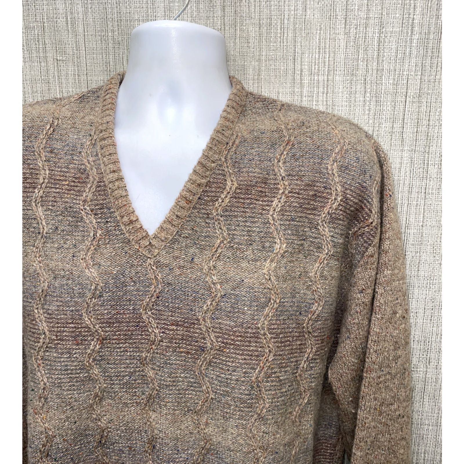 Vintage Robert Bruce Mens V-Neck Sweater 2XLT TALL Wool Blend Beige USA Made Size US XXL / EU 58 / 5 - 2 Thumbnail
