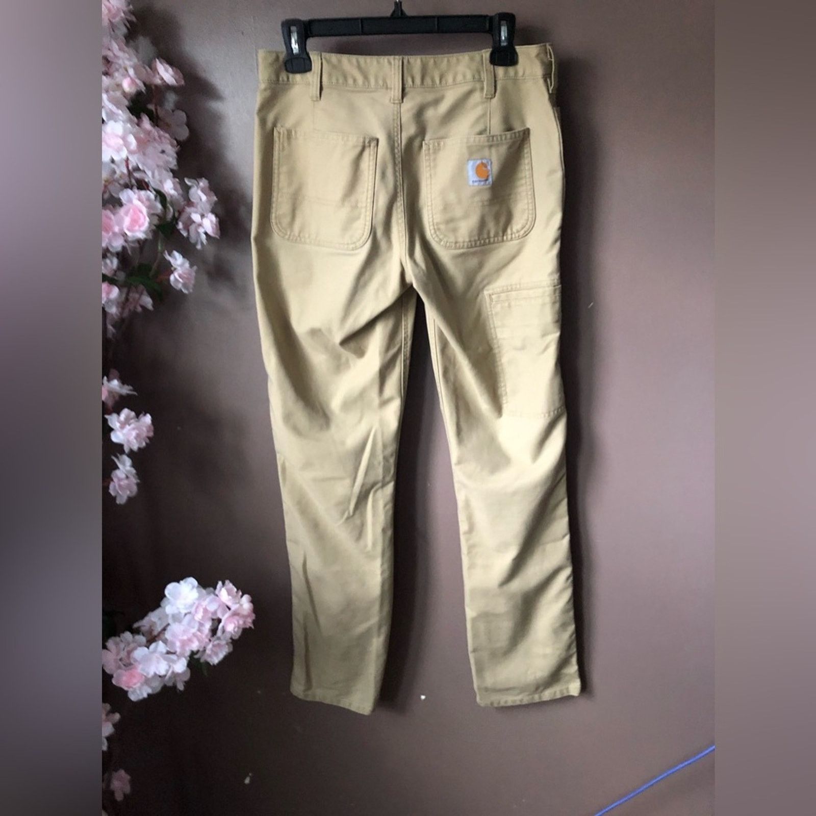 Women’s Carhartt cargo pants in Khaki size 2