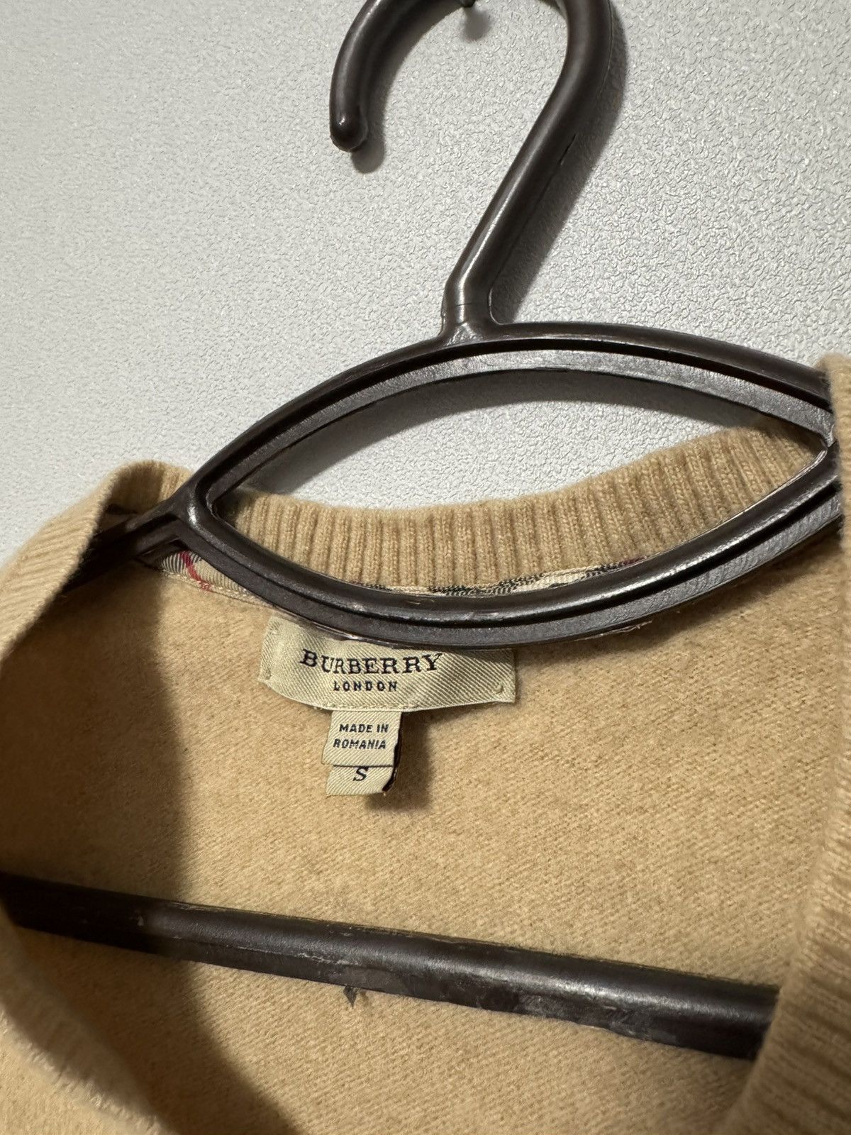 Burberry Burberry London 100 % Cashmere V-Neck Sweater Soft Knit Size S / US 4 / IT 40 - 5 Thumbnail