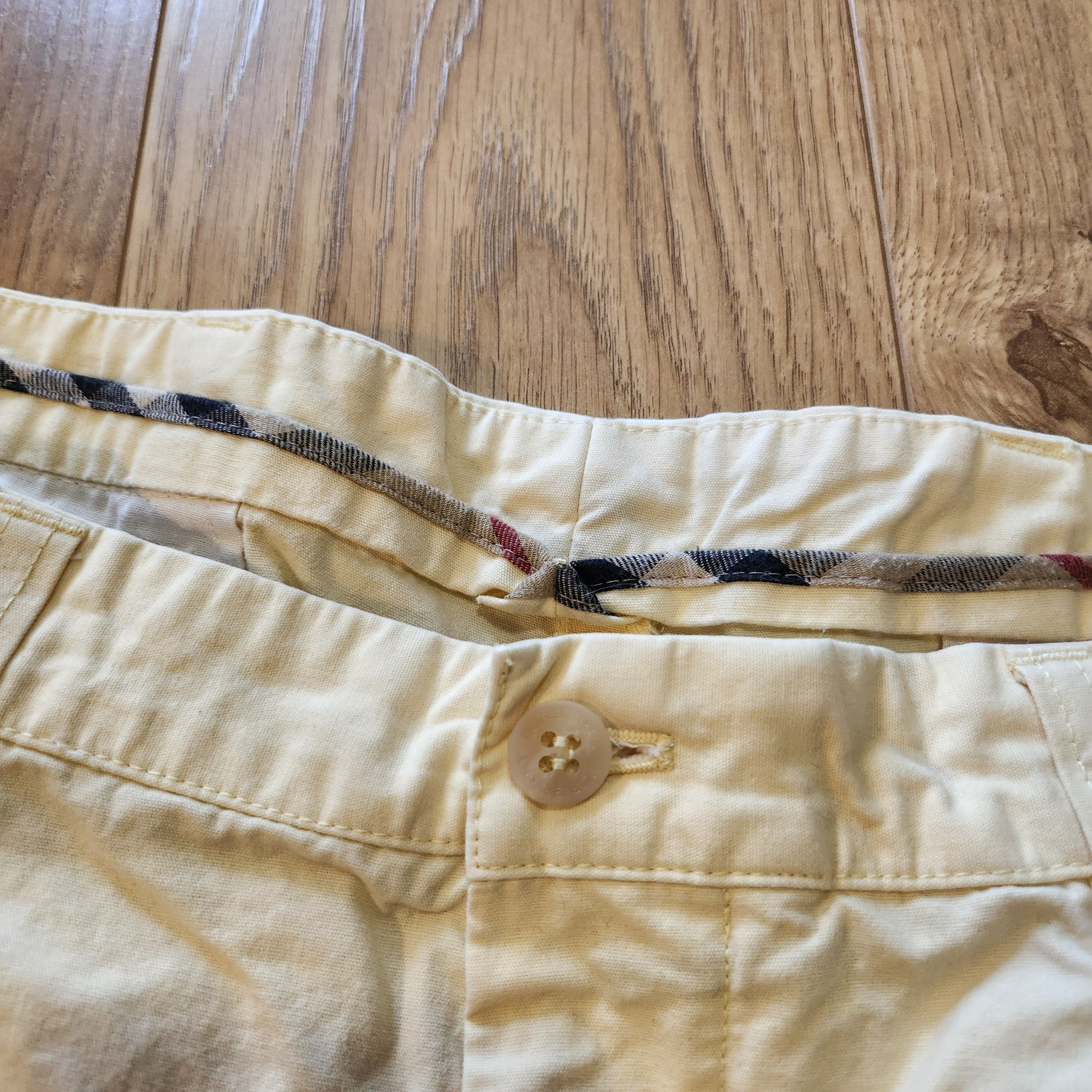 Burberry Burberry Sport Shorts Yellow Size US 34 / EU 50 - 2 Thumbnail