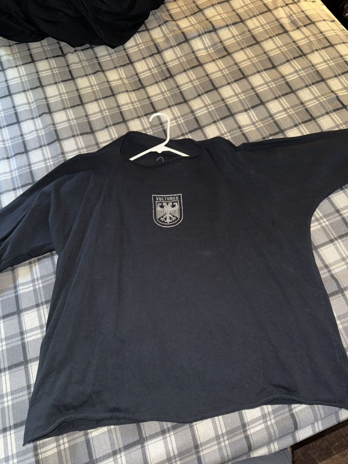 Designer × Yeezy Yeezy Vultures 1 Longsleeve Size US S / EU 44-46 / 1 - 4 Thumbnail