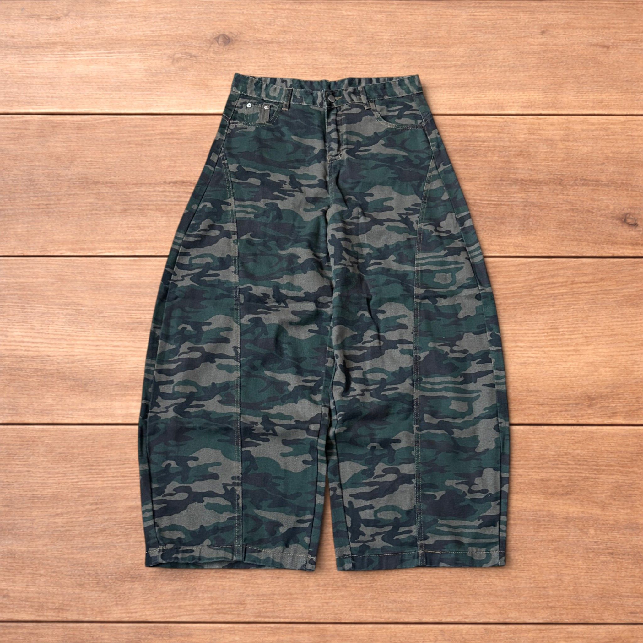 Japanese Brand Super baggy wide leg cargo carpenter trousers in army camo. Size US 32 / EU 48 - 1 Thumbnail
