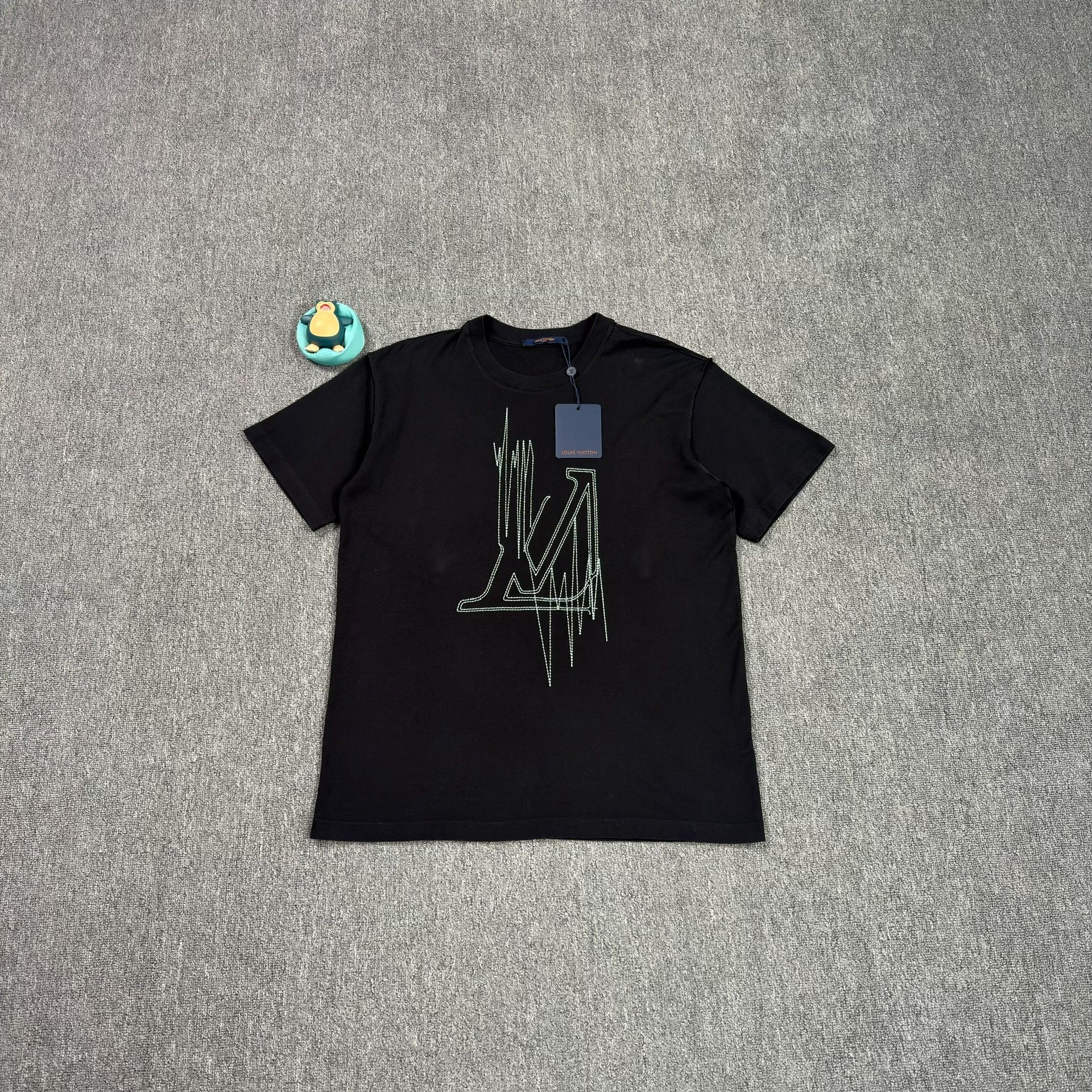 Louis Vuitton Louis Vuitton Heartbeat Logo T-Shirt M Size US M / EU 48-50 / 2 - 1 Thumbnail